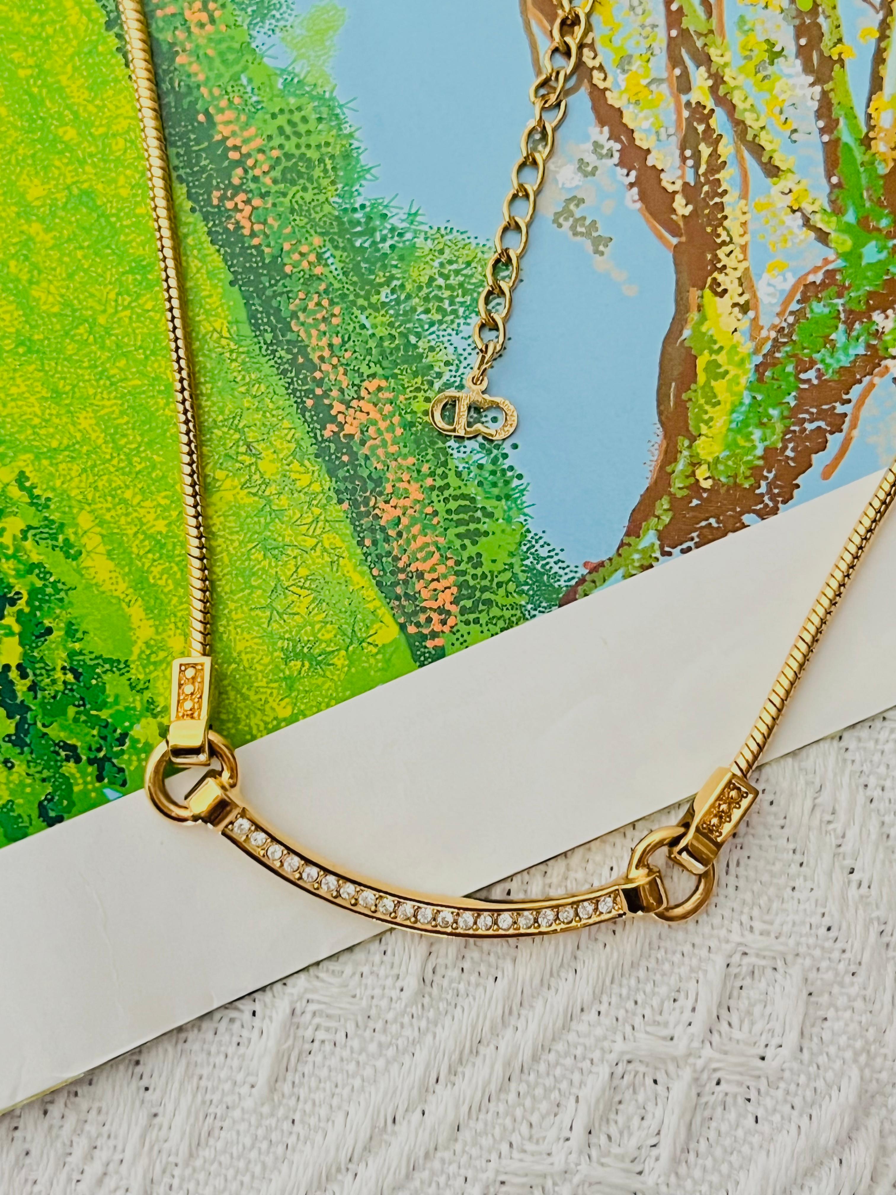 Christian Dior Vintage 1980s Unisex Crescent Curved Bar Crystals Hoop Pendant Elegant Modernist Necklace, Gold Tone

Very excellent condition. Not any stones lost or colour loss. 100% Genuine. 

It is around 50 years old. This is a very stylish and