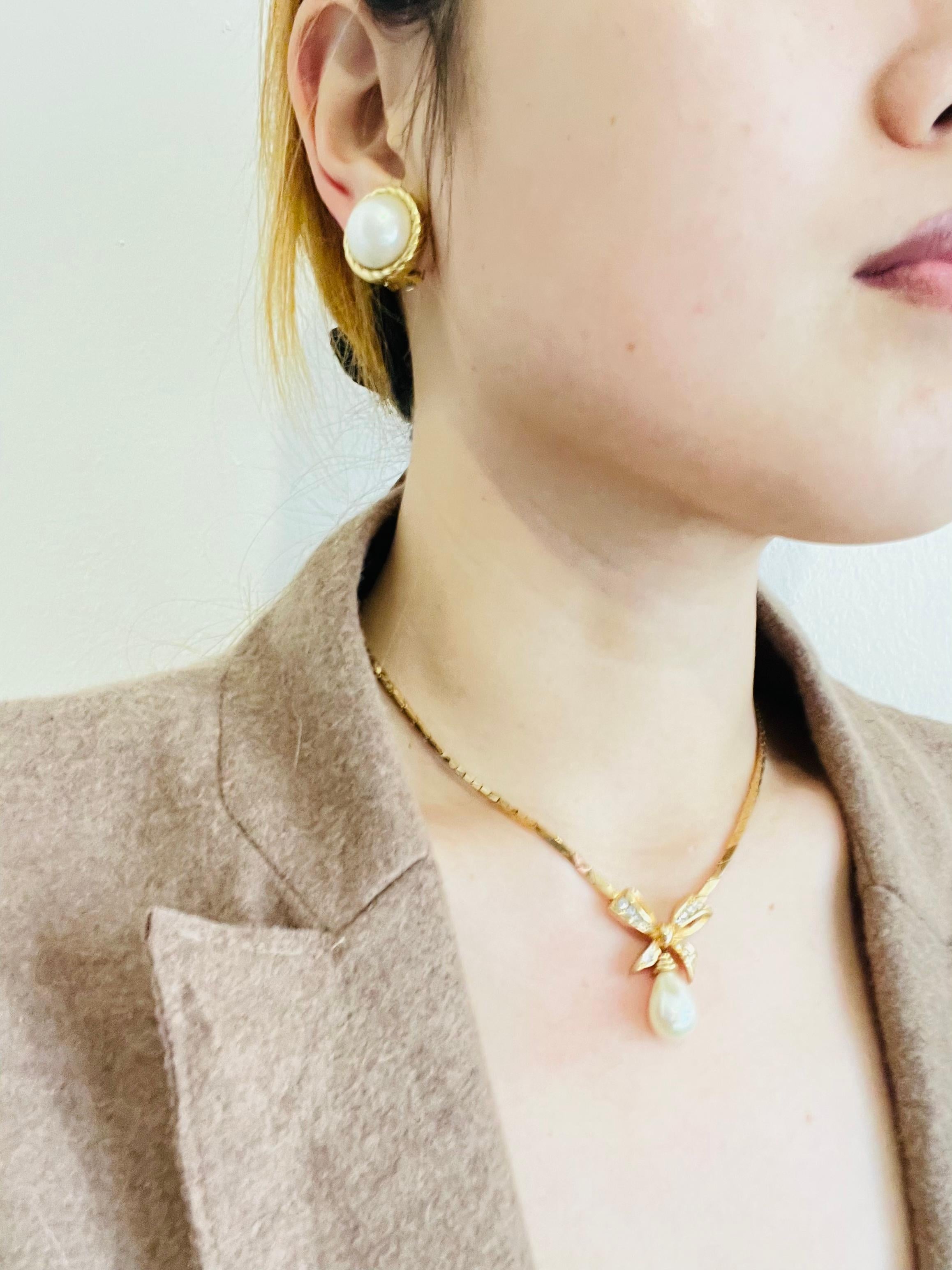Christian Dior Vintage 1980s Crystals Bow Pearl Teardrop Gold Pendant Necklace For Sale 5