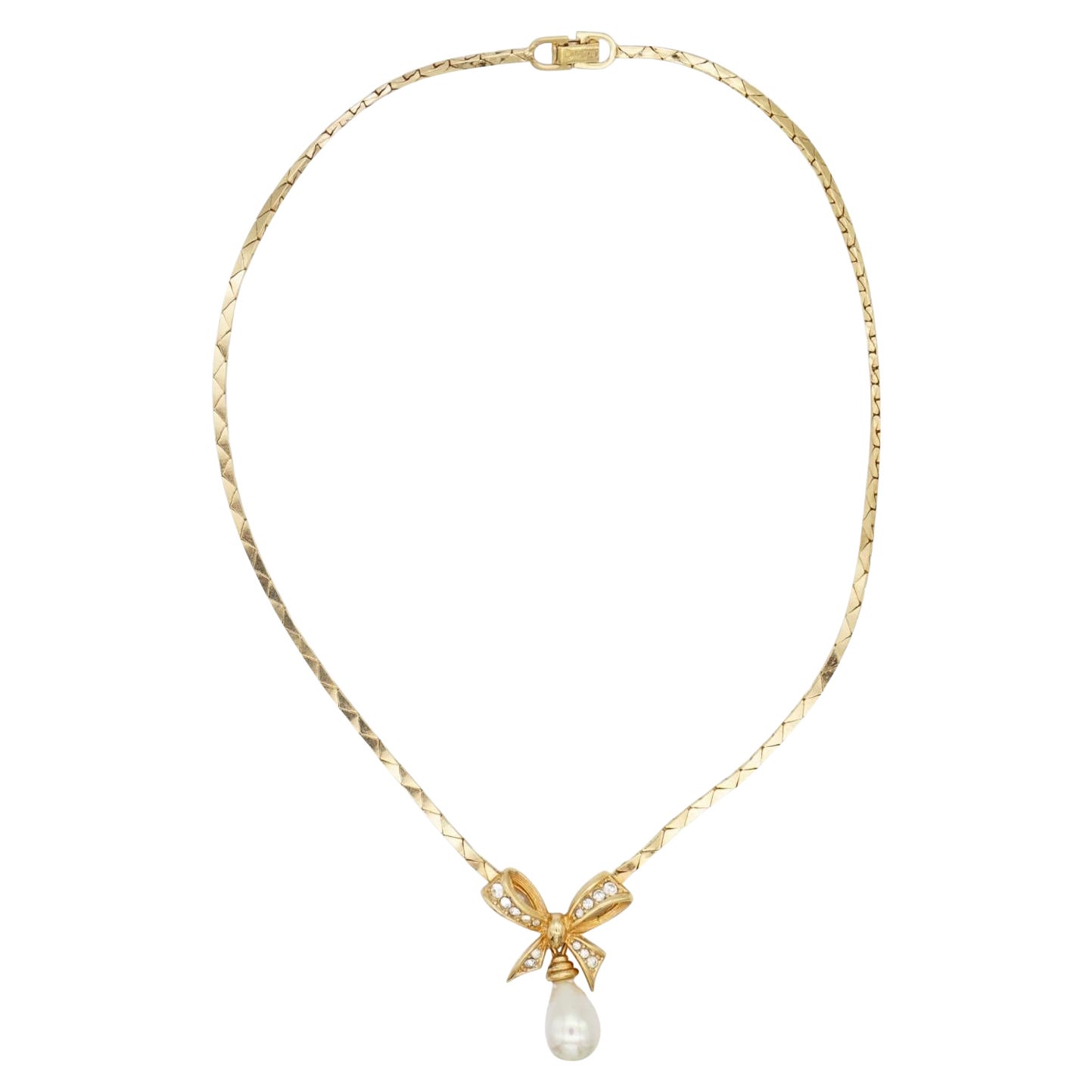 Christian Dior Vintage 1980s Crystals Bow Pearl Teardrop Pendant Necklace, Gold Plated

Very excellent condition. 100% Genuine.

Constructed from polished gold plated brass with a snake chain design, this Christian Dior necklace is adorned with a