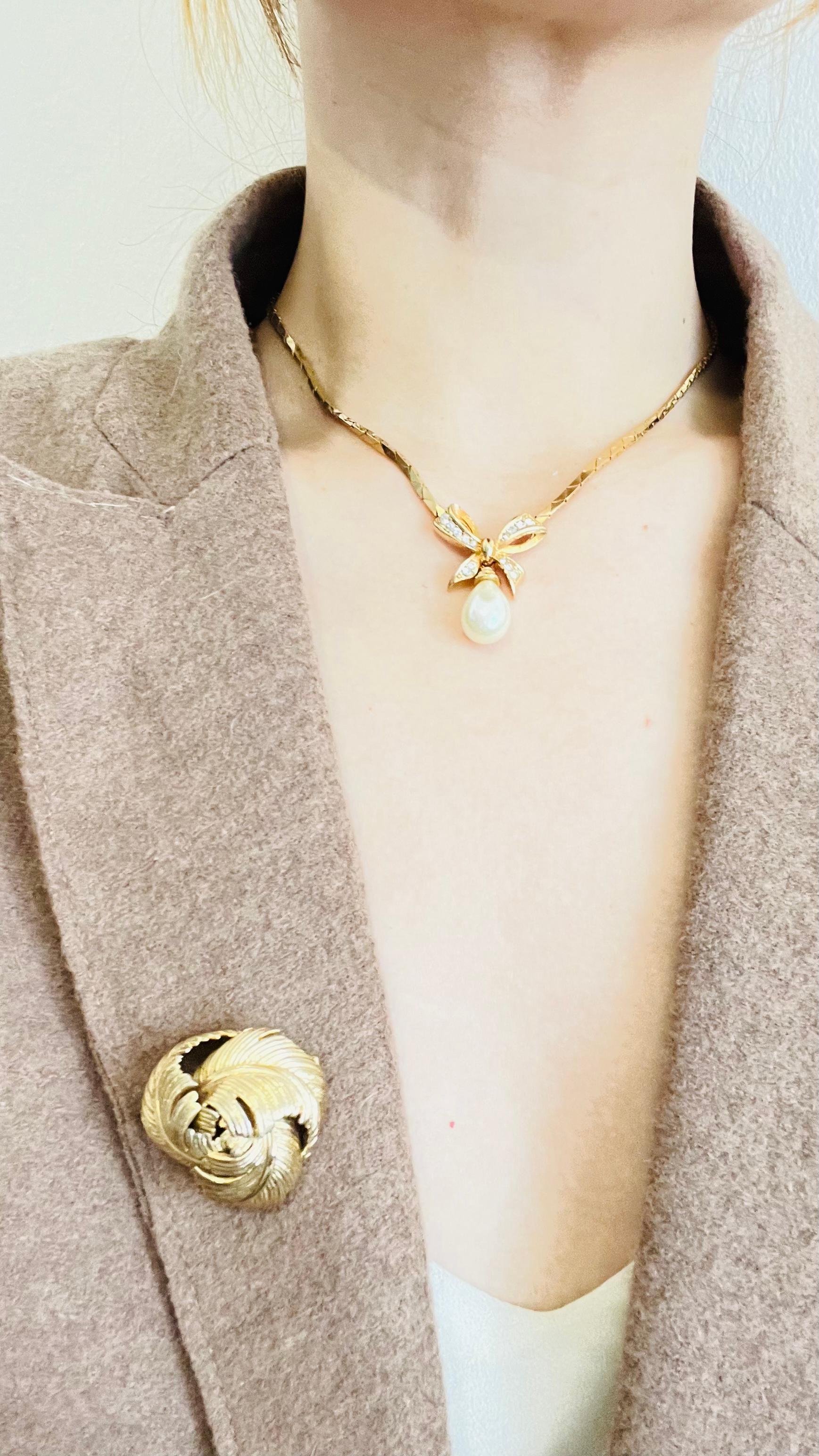 Christian Dior Vintage 1980s Crystals Bow Pearl Teardrop Gold Pendant Necklace For Sale 2
