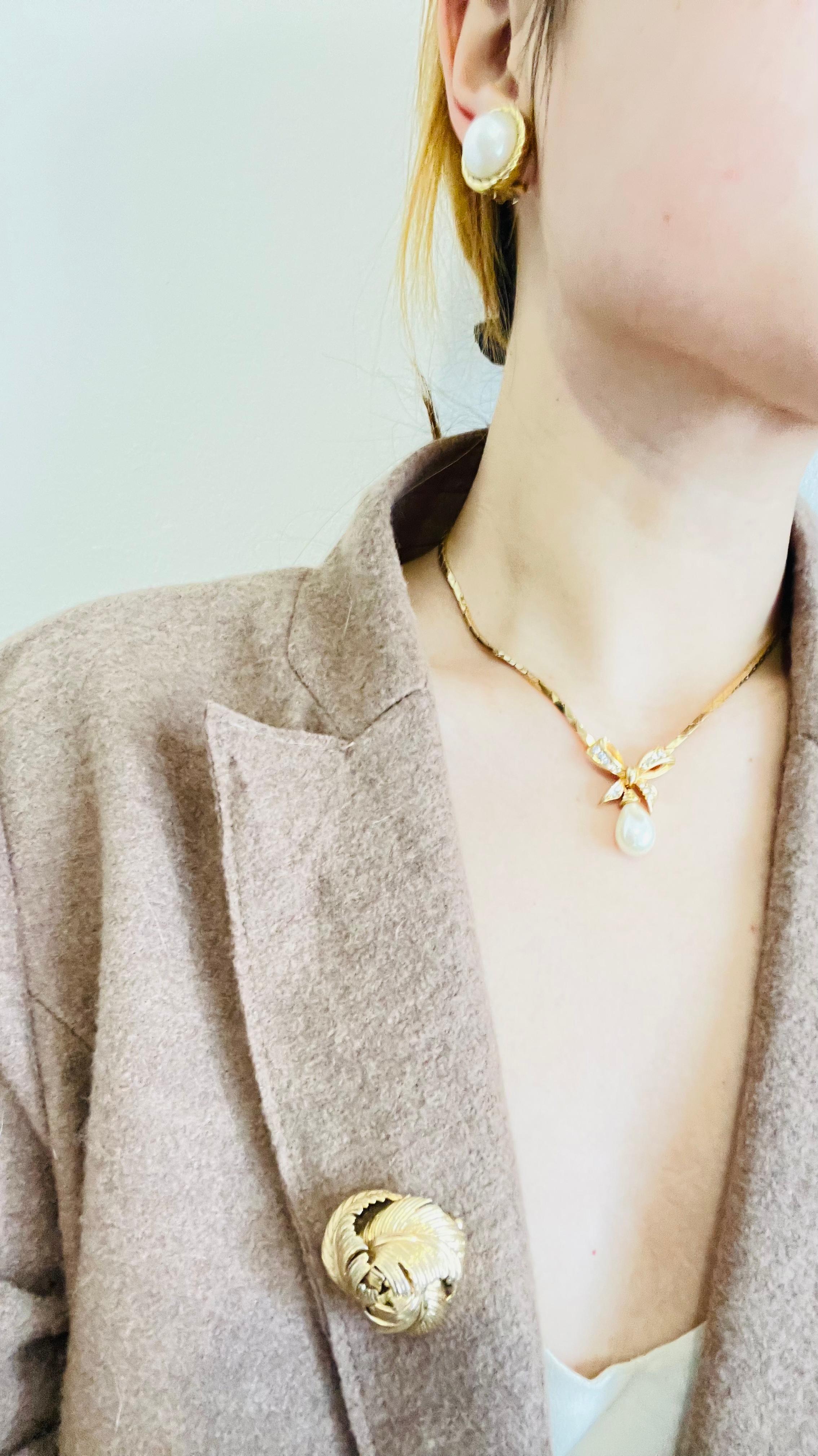 Christian Dior Vintage 1980s Crystals Bow Pearl Teardrop Gold Pendant Necklace For Sale 4