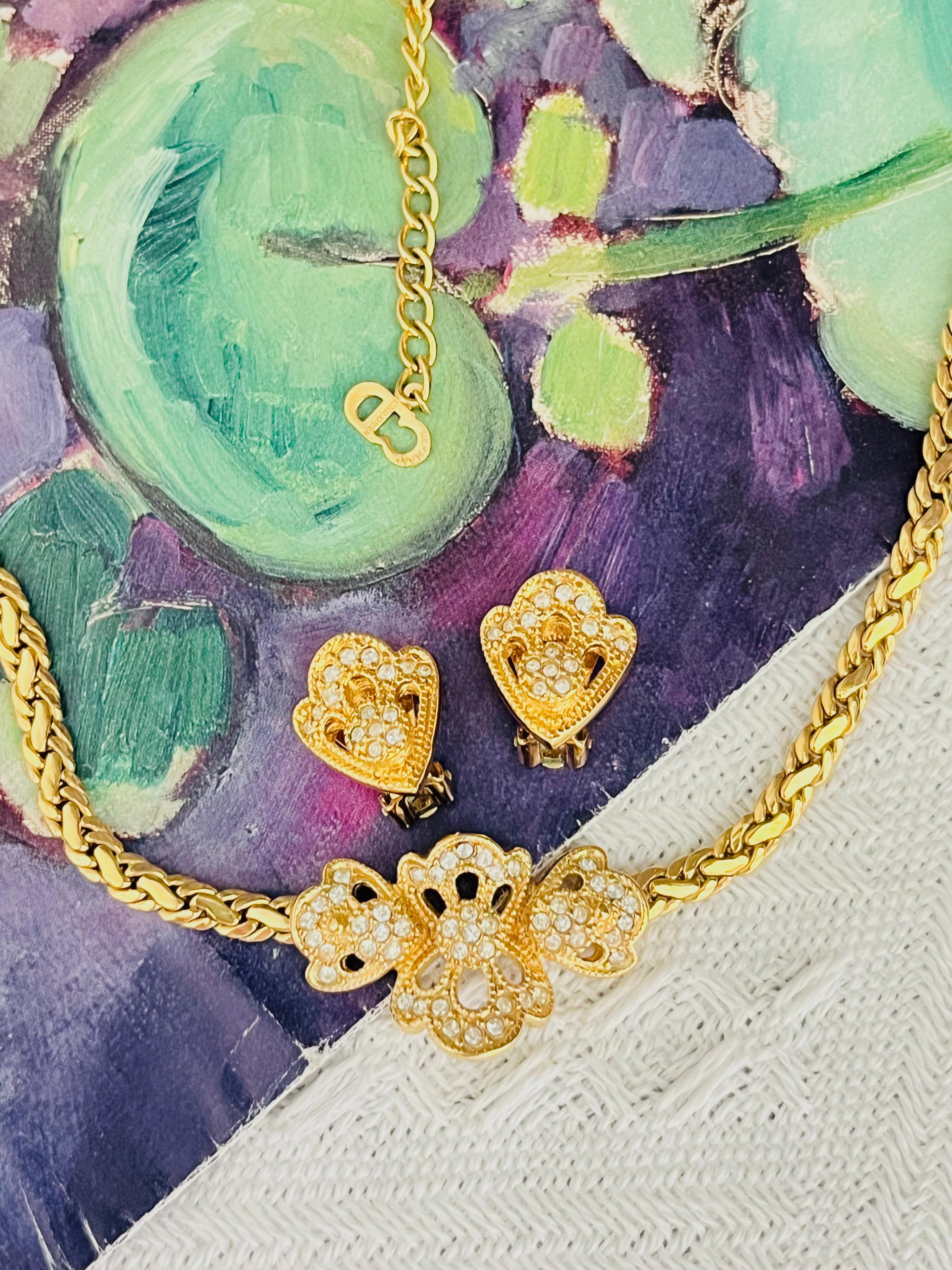 Christian Dior Vintage 1980s Sparkling Crystals Cluster Flower Openwork Braided Chain Elegant 2 Gift Jewellery Set Necklace Earrings, Gold Tone

Very excellent condition. Not any stones lost. Maybe light scratches or colour loss, barely noticeable.