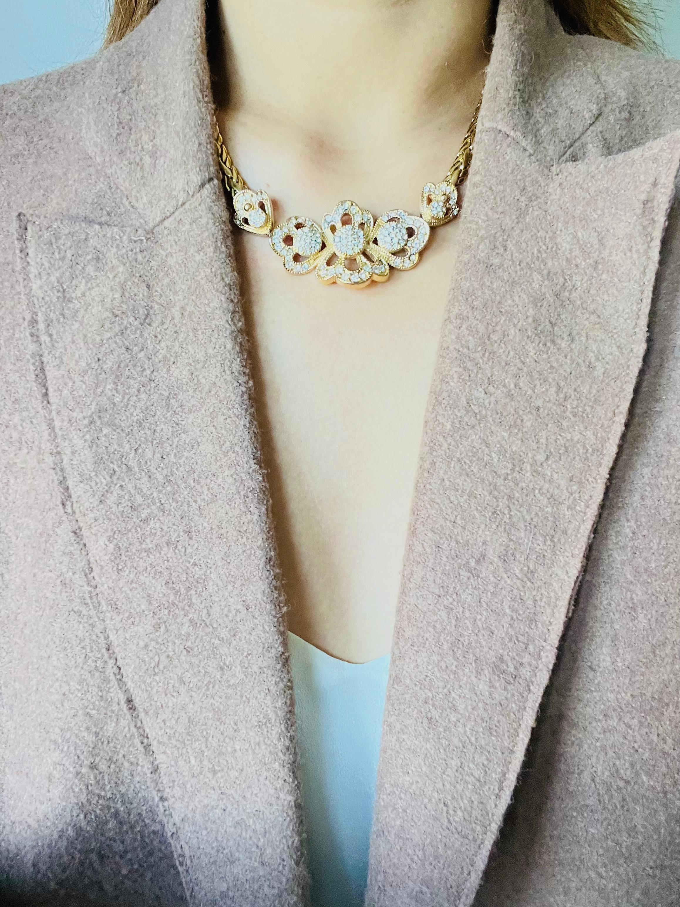 Christian Dior, collier tressé ajouré avec fleurs en grappes de cristaux, années 1980 en vente 1