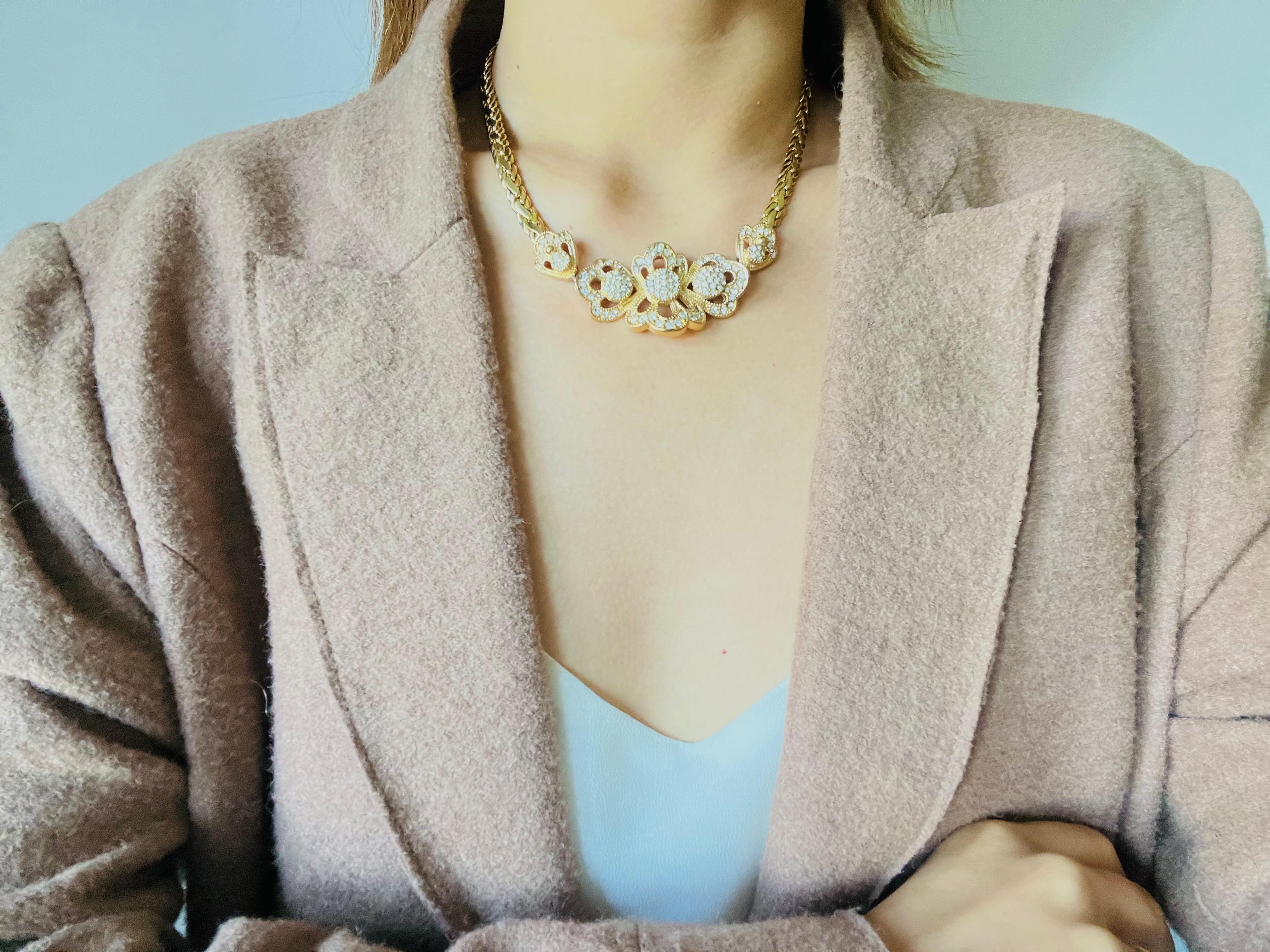 Christian Dior, collier tressé ajouré avec fleurs en grappes de cristaux, années 1980 en vente 2