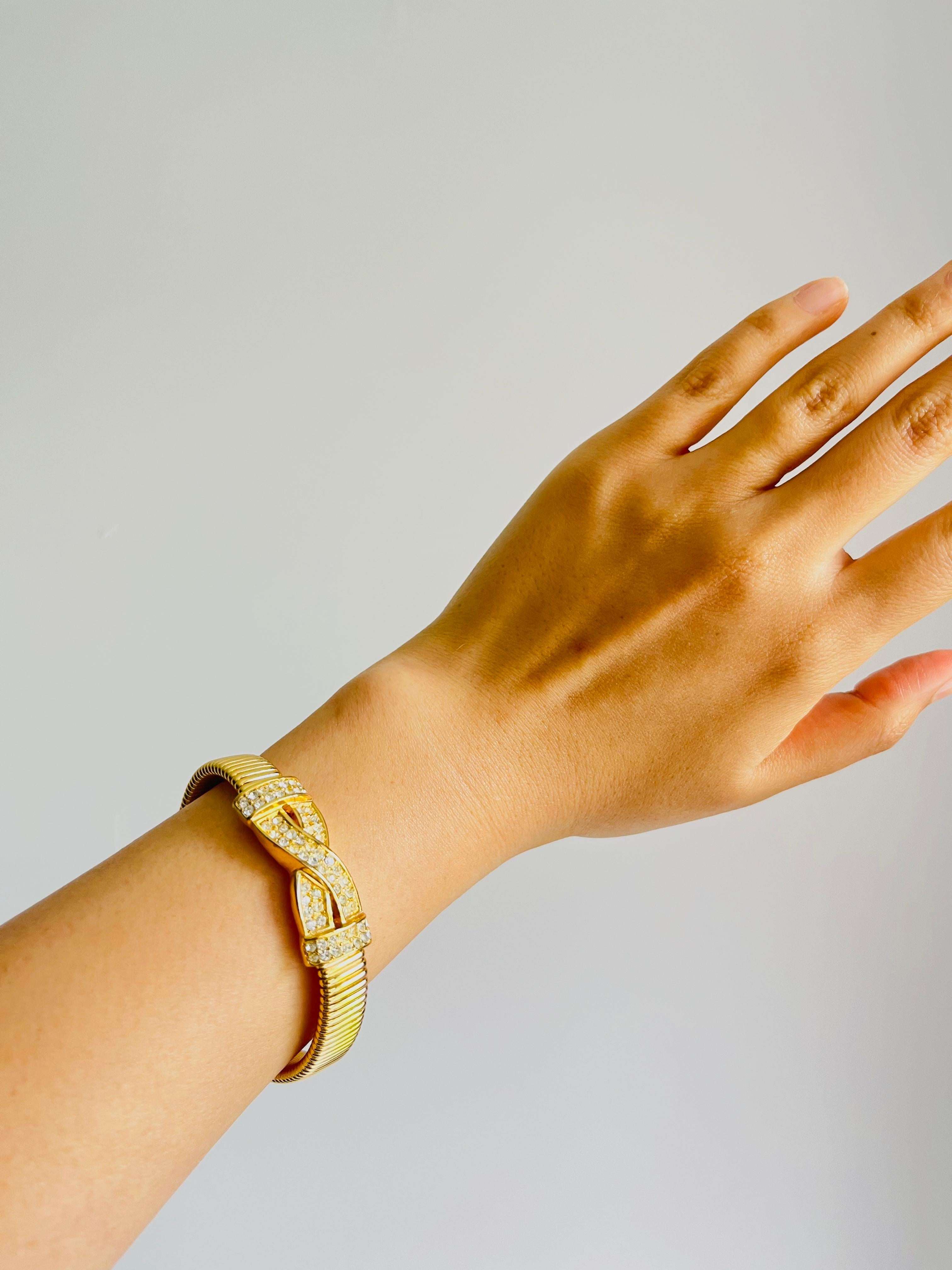 Christian Dior Bracciale vintage anni '80 con cristalli, croce e Omega a nastro in vendita 1