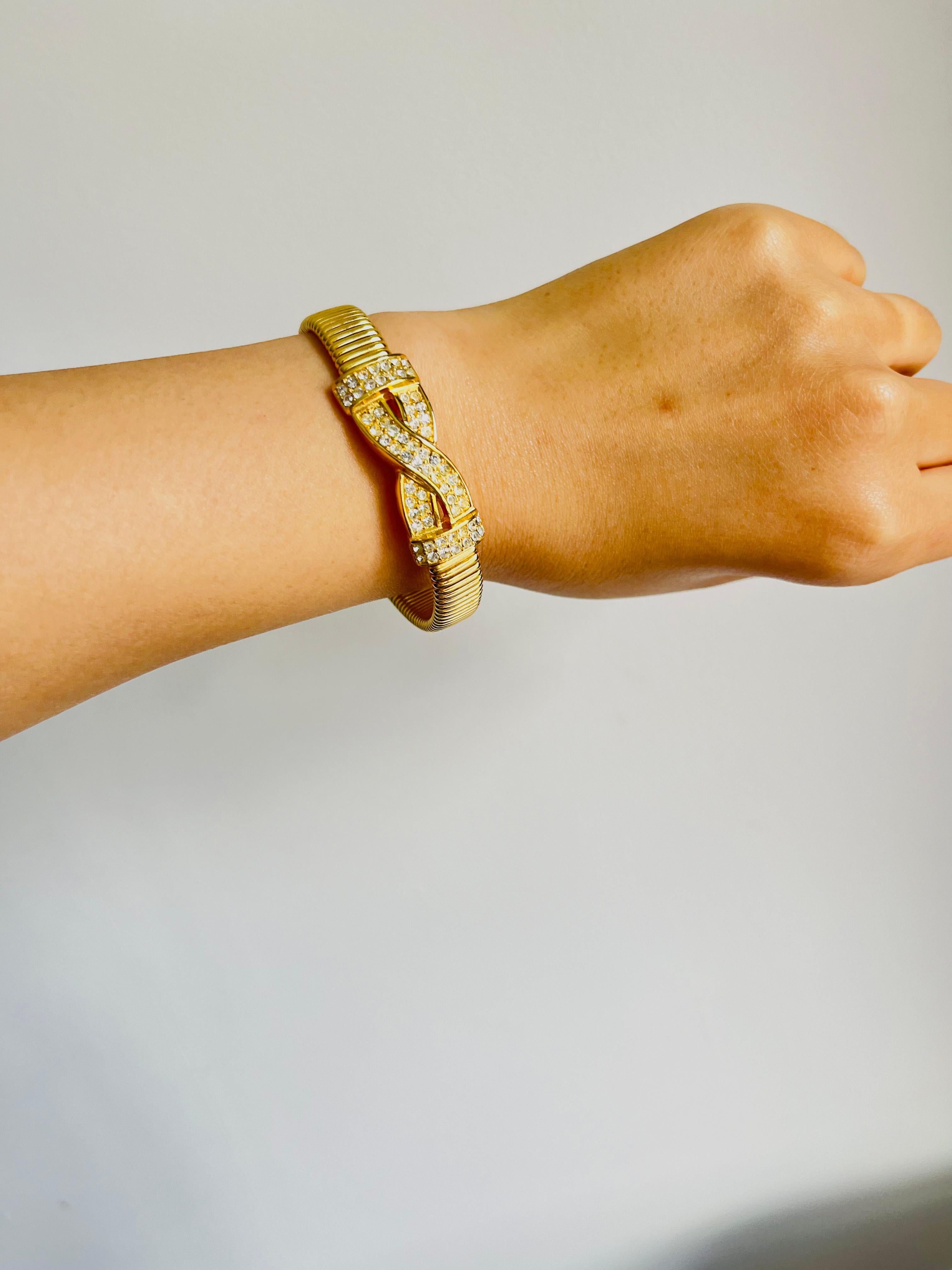 Christian Dior Bracciale vintage anni '80 con cristalli, croce e Omega a nastro in vendita 2