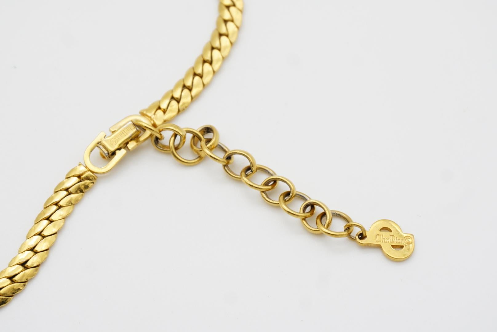 Christian Dior Vintage 1980s Crystals Lock Long Bar Twist Pendant Gold Necklace For Sale 8