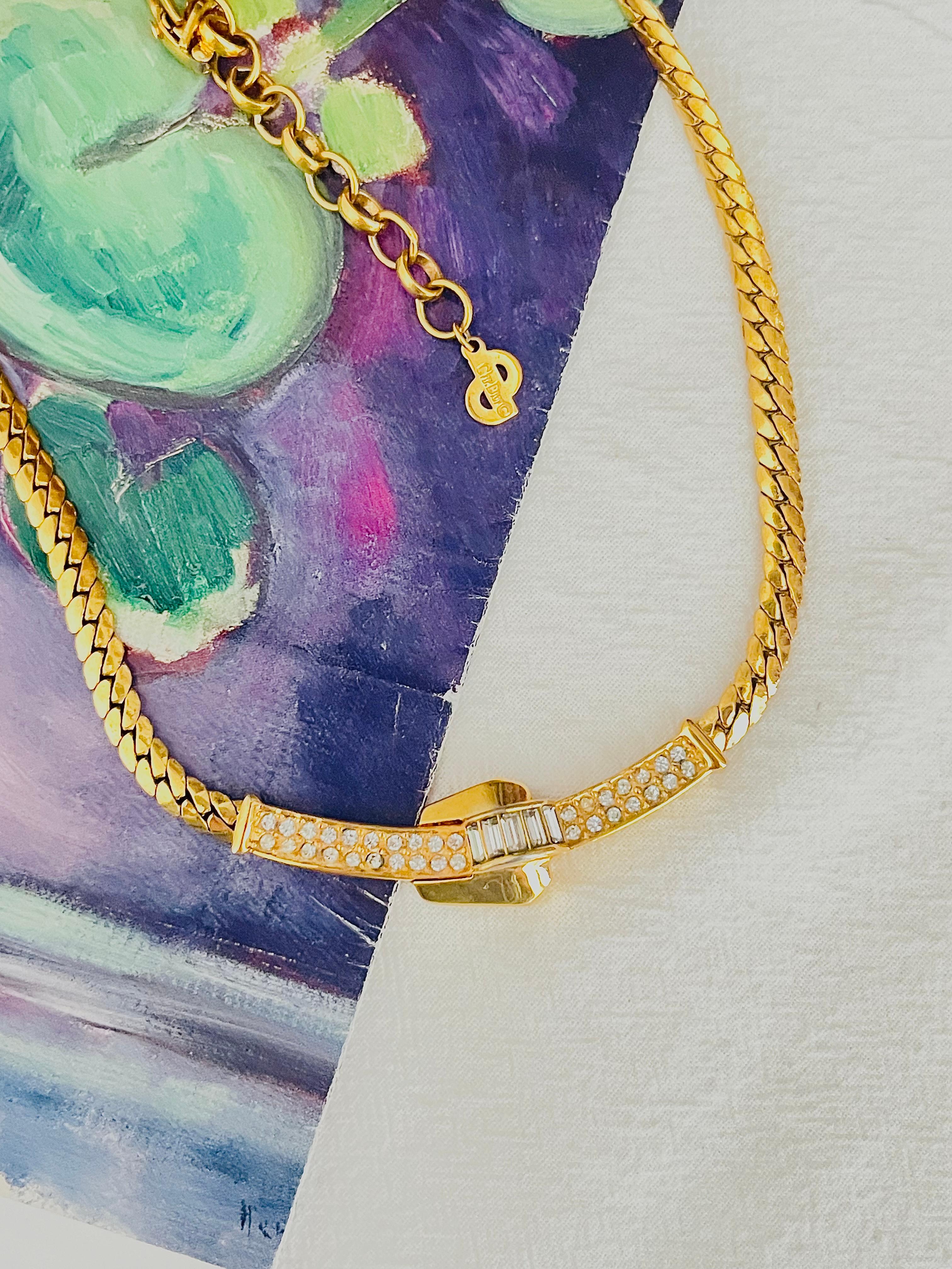 Christian Dior Vintage 1980s Crystals Lock Long Bar Twist Pendant Chunky Necklace, Gold Plated
 
Very good condition. Colour loss at the clasp. Marked 'Chr.Dior (C) '. 100% Genuine.

It is around 40 years old. This is a very stylish and rare piece