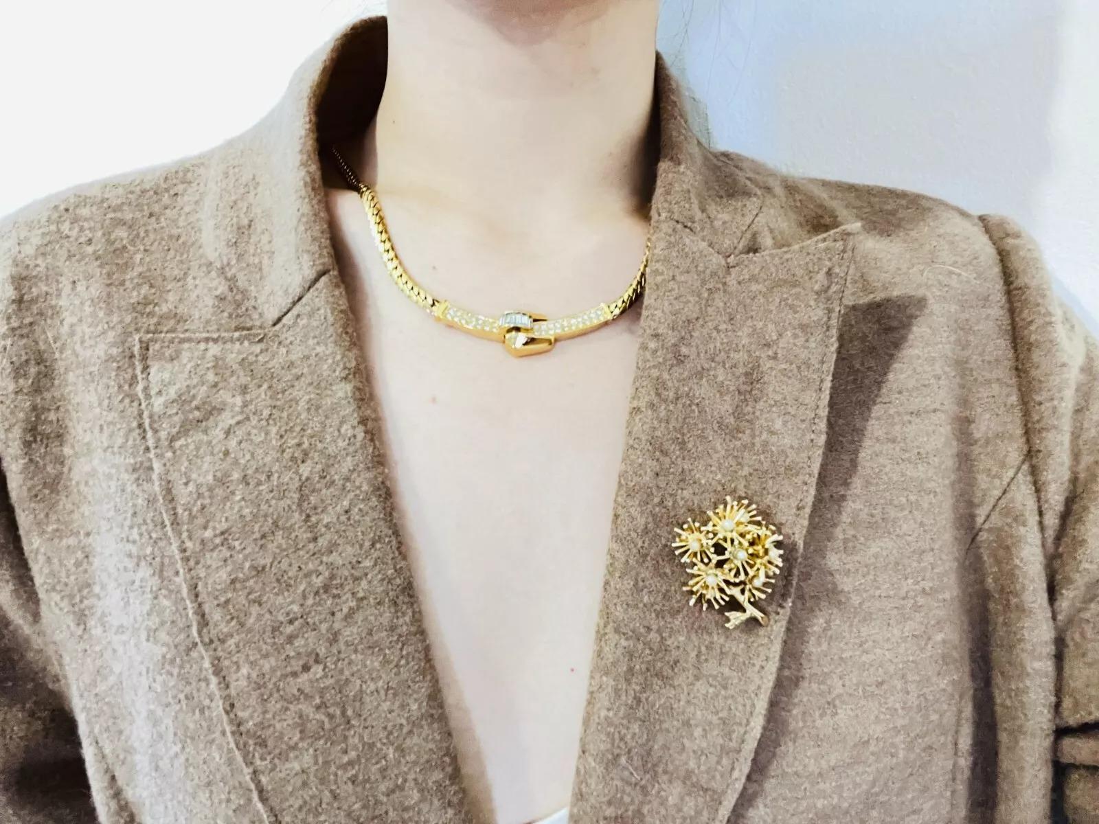 Women's or Men's Christian Dior Vintage 1980s Crystals Lock Long Bar Twist Pendant Gold Necklace