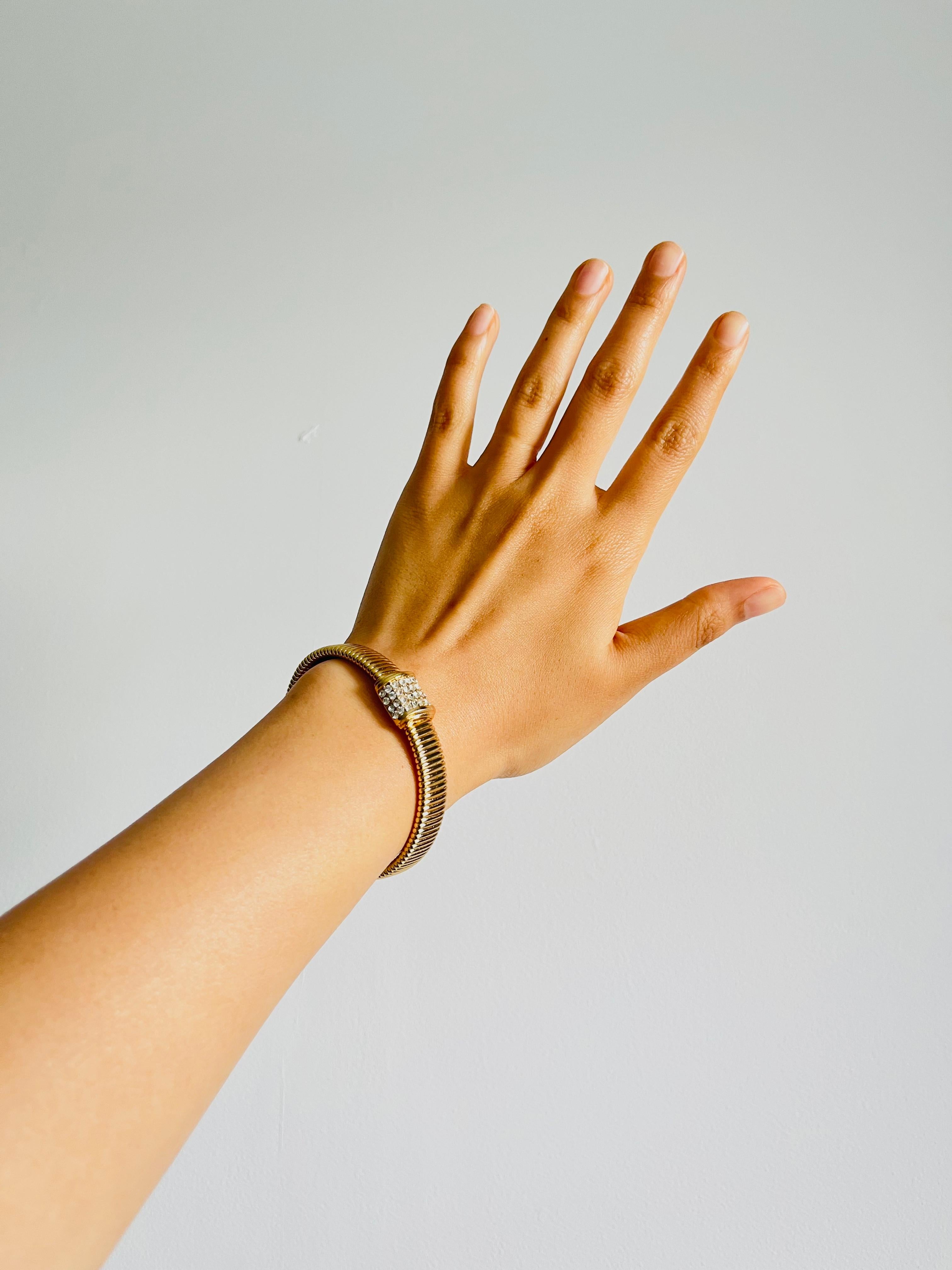 Christian Dior Bracciale Omega Regolabile Vintage 1980 con Cristalli Quadrati e Charm in vendita 1