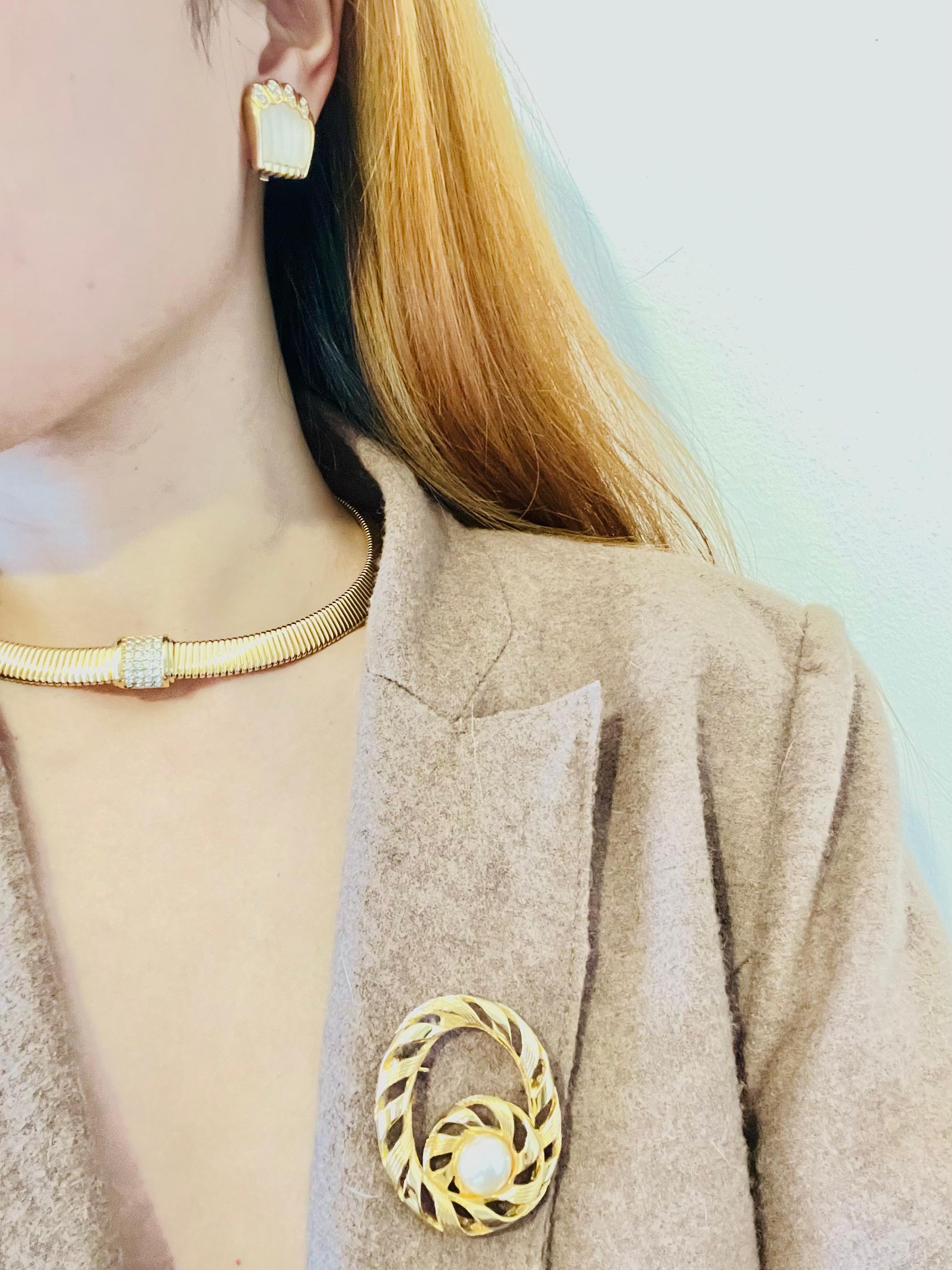 Christian Dior Vintage 1980s Crystals Square Pendant Omega Choker Gold Necklace In Excellent Condition For Sale In Wokingham, England
