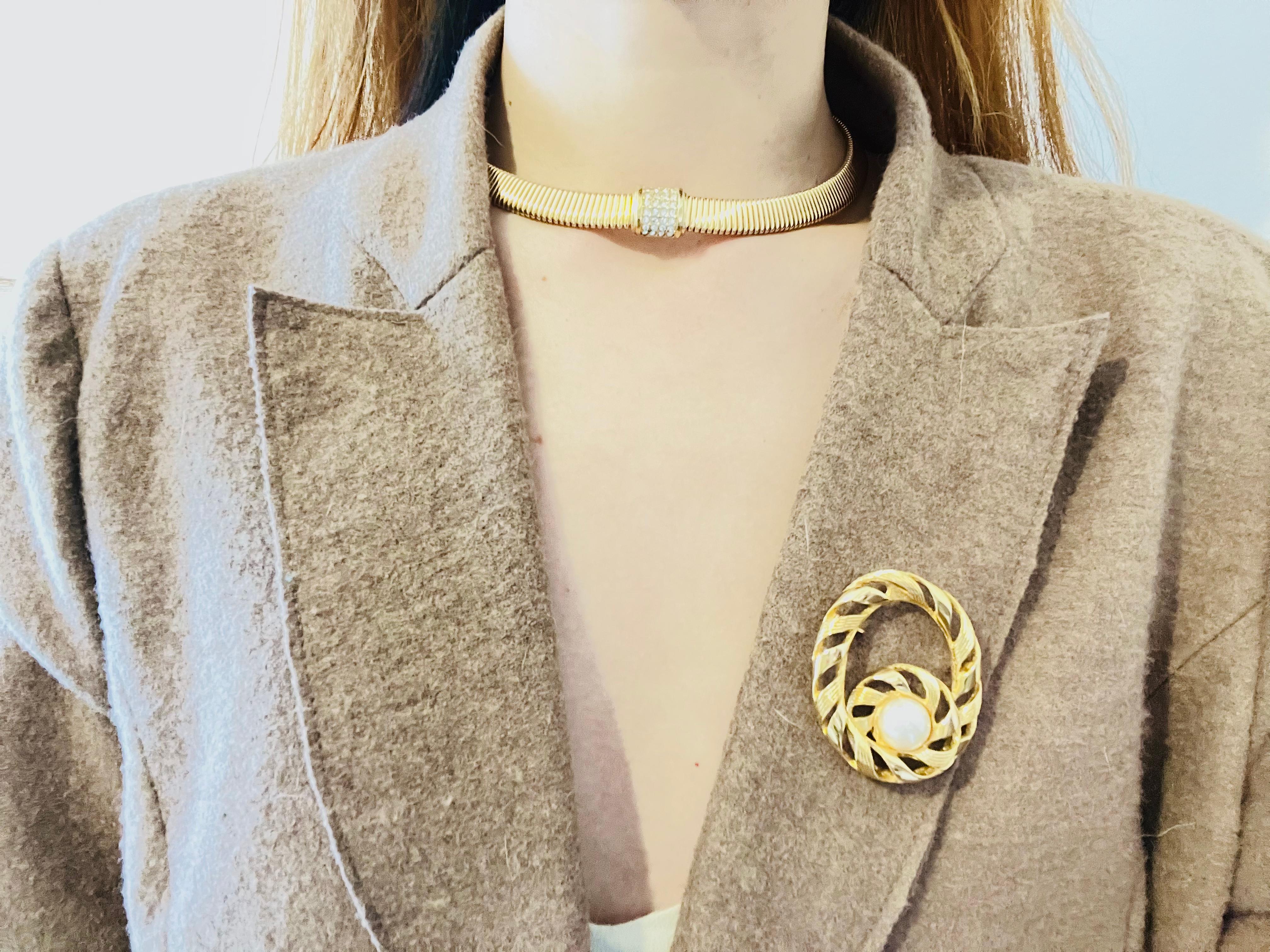 Christian Dior Vintage 1980er Jahre Kristalle Quadratischer Anhänger Omega Choker Gold Halskette im Angebot 2