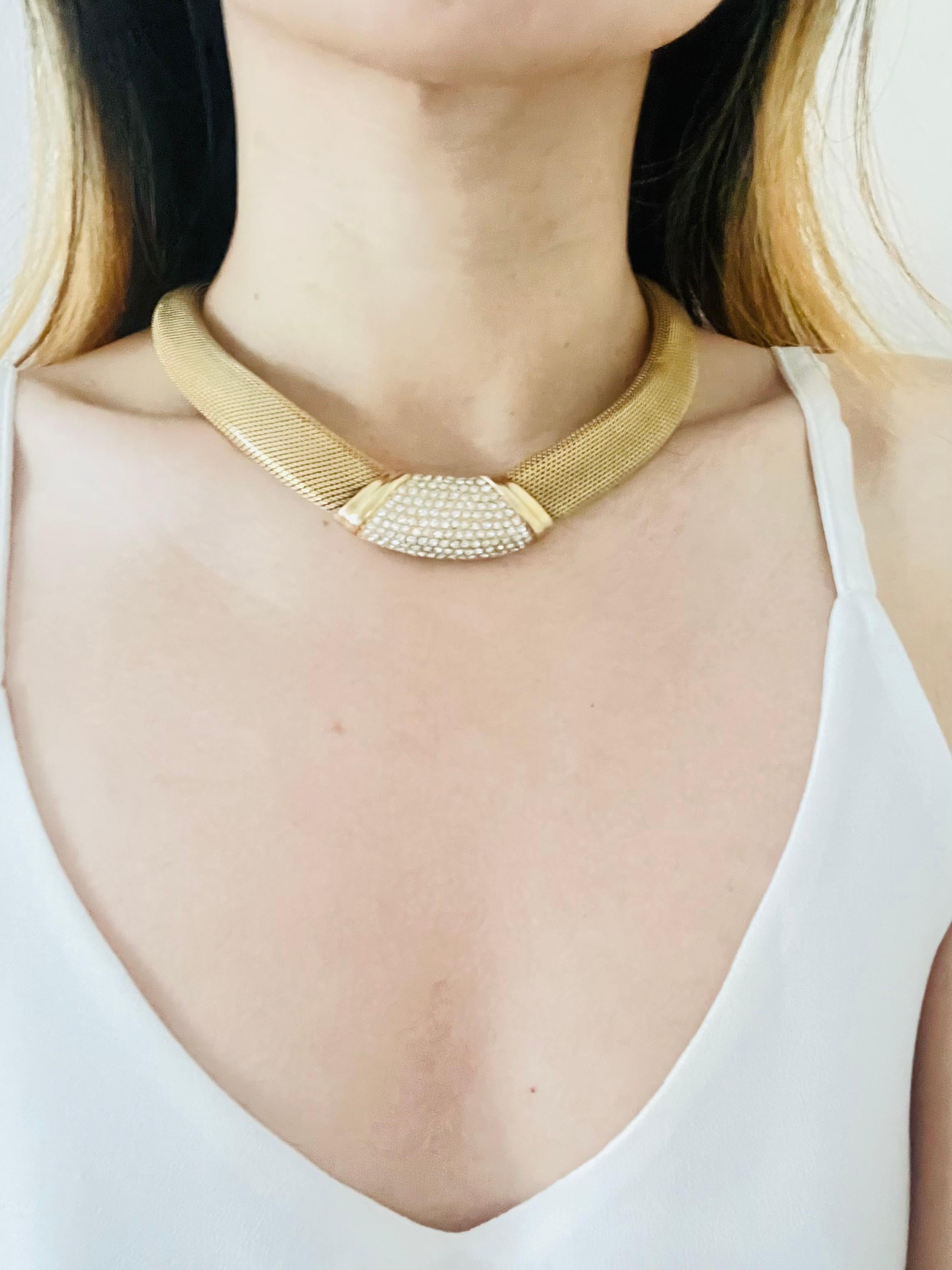 Christian Dior Vintage 1980s Crystals Wide Chunky Woven Mesh Omega Necklace en venta 3