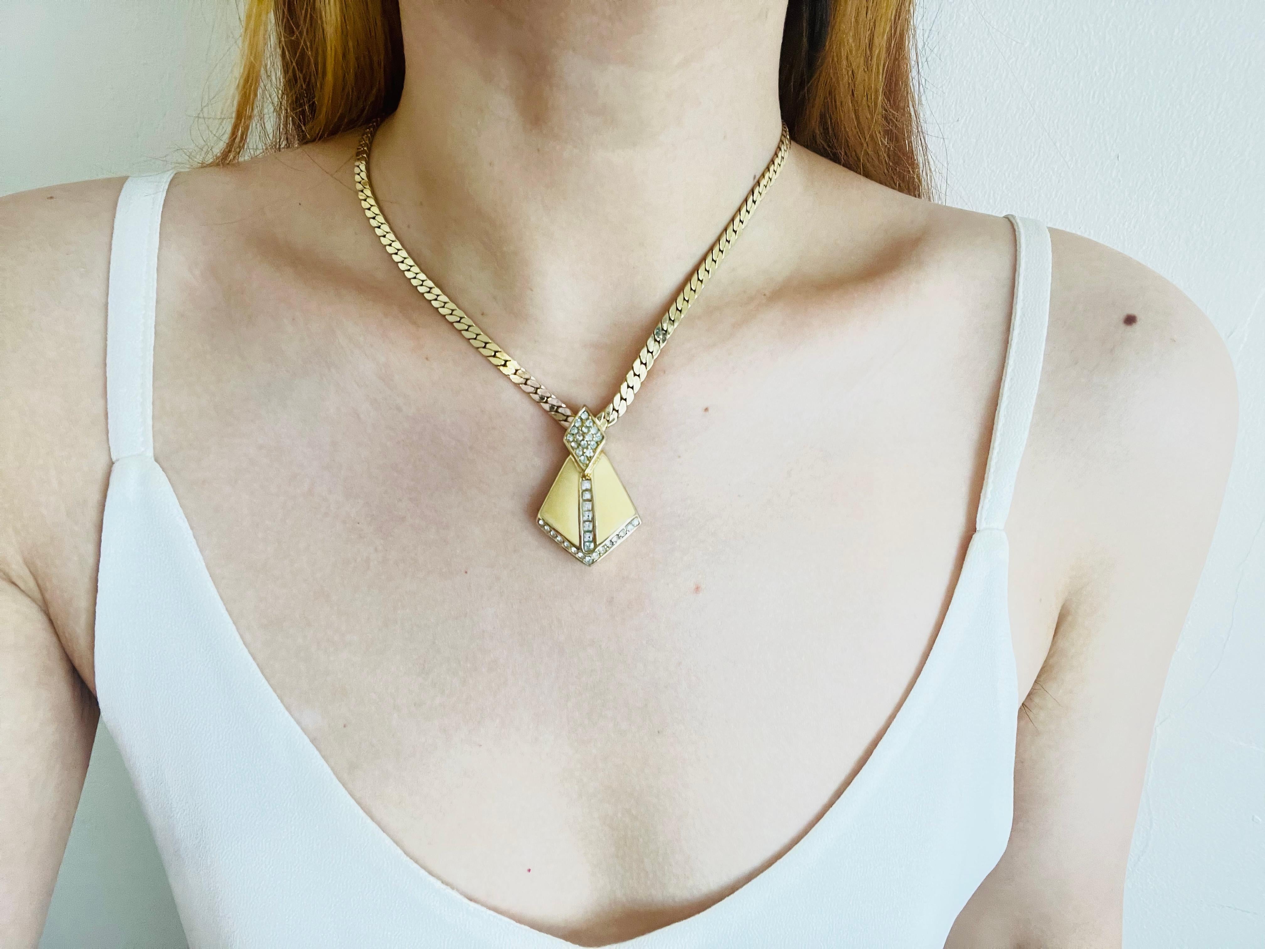 Christian Dior Vintage 1980er Jahre Halskette mit schildkrötenförmigem Schildkristall-Anhänger im Angebot 1