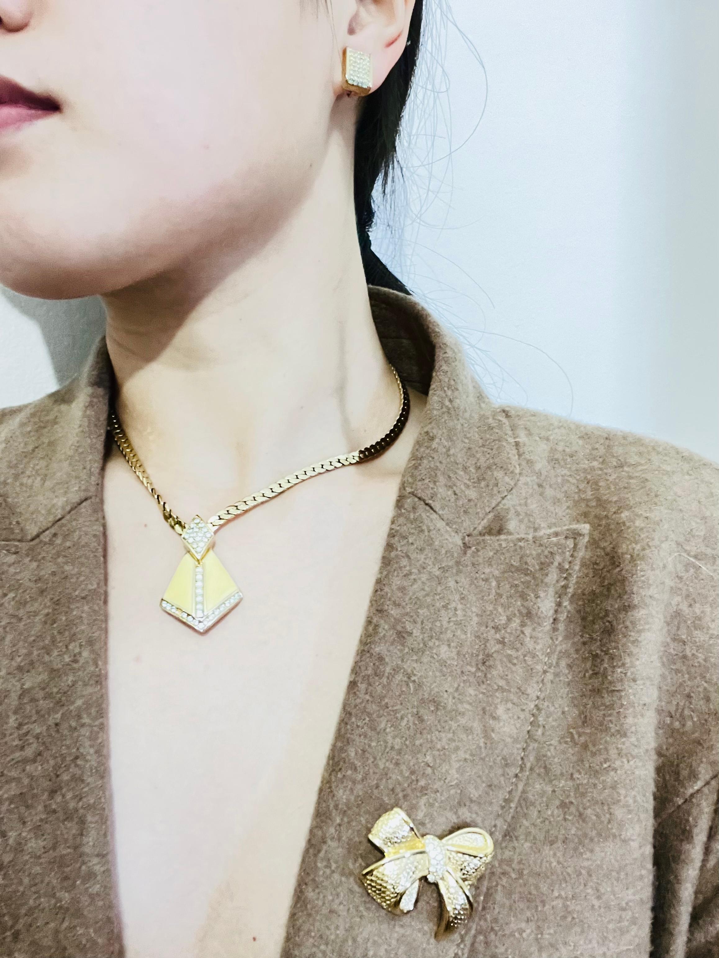 Christian Dior Vintage 1980er Jahre Halskette mit schildkrötenförmigem Schildkristall-Anhänger im Angebot 2