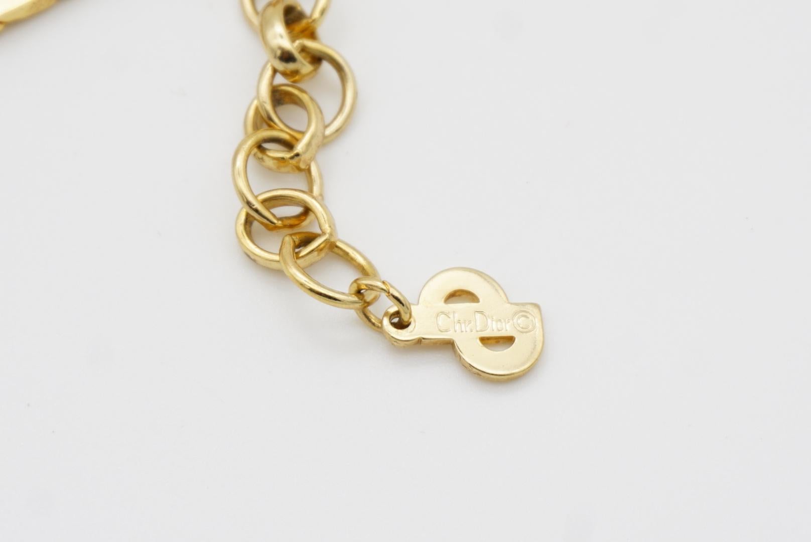 Christian Dior Vintage 1980s Diamond Crystals Beige Triangle Pendant Necklace For Sale 8
