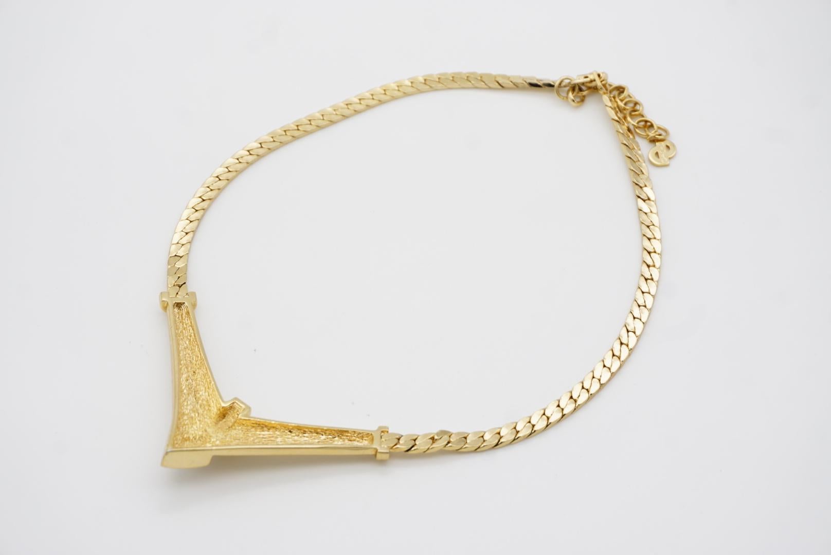 Christian Dior Vintage 1980s Diamond Crystals Beige Triangle Pendant Necklace For Sale 11