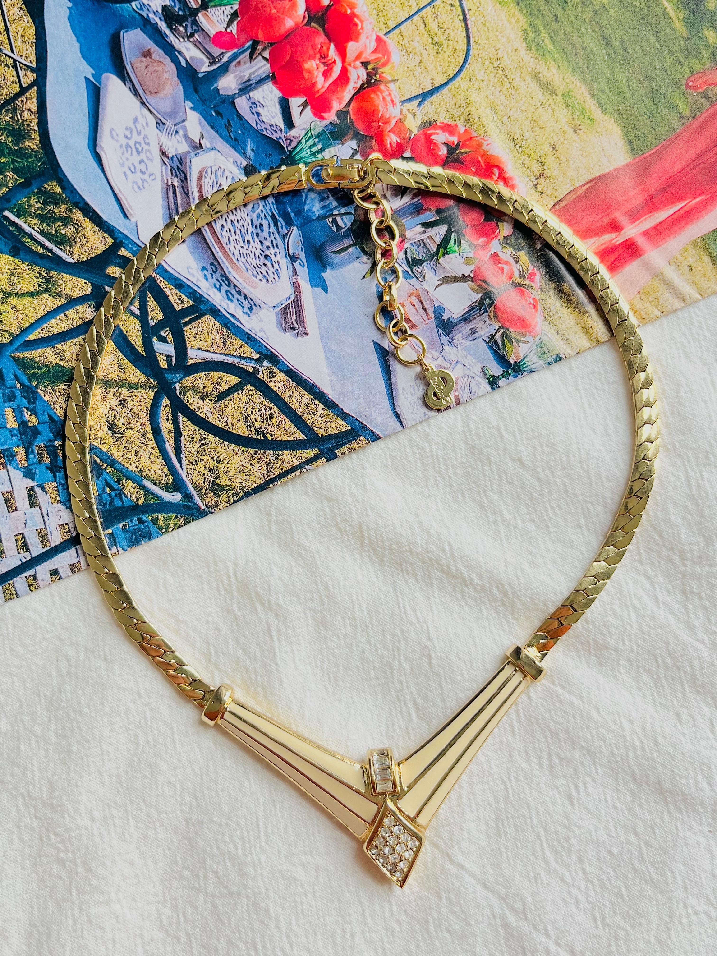 Christian Dior Vintage 1980s Diamond Crystals Beige Triangle Pendant Necklace In Excellent Condition For Sale In Wokingham, England