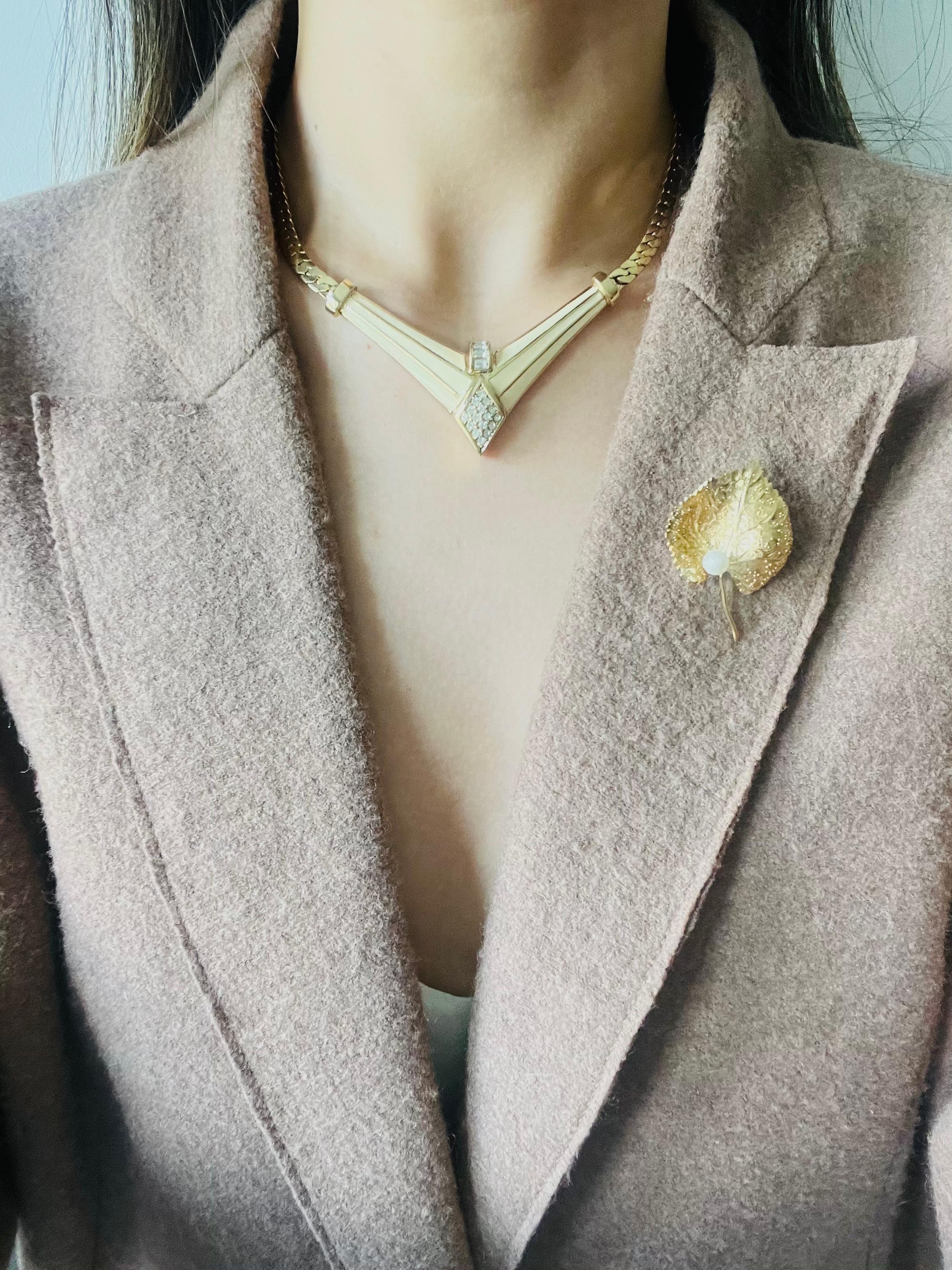 Christian Dior Vintage 1980s Diamond Crystals Beige Triangle Pendant Necklace For Sale 2