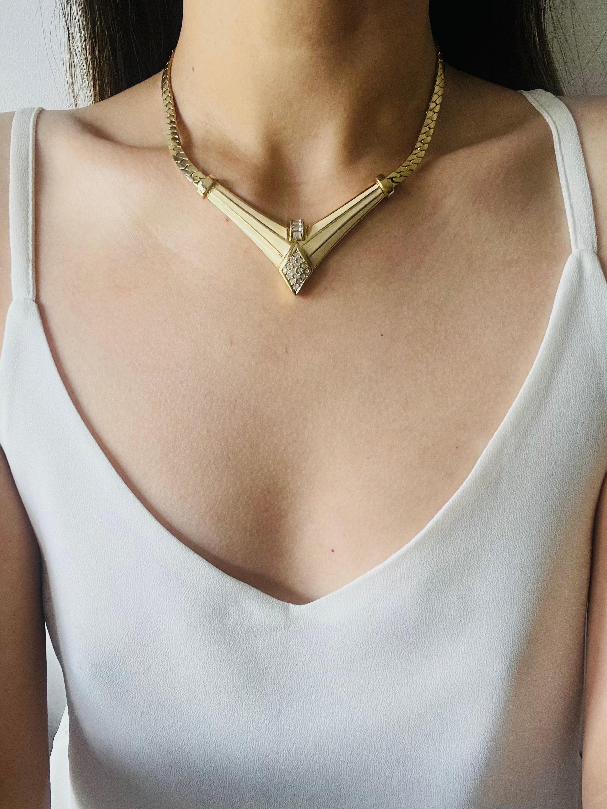 Christian Dior Vintage 1980s Diamond Crystals Beige Triangle Pendant Necklace For Sale 3
