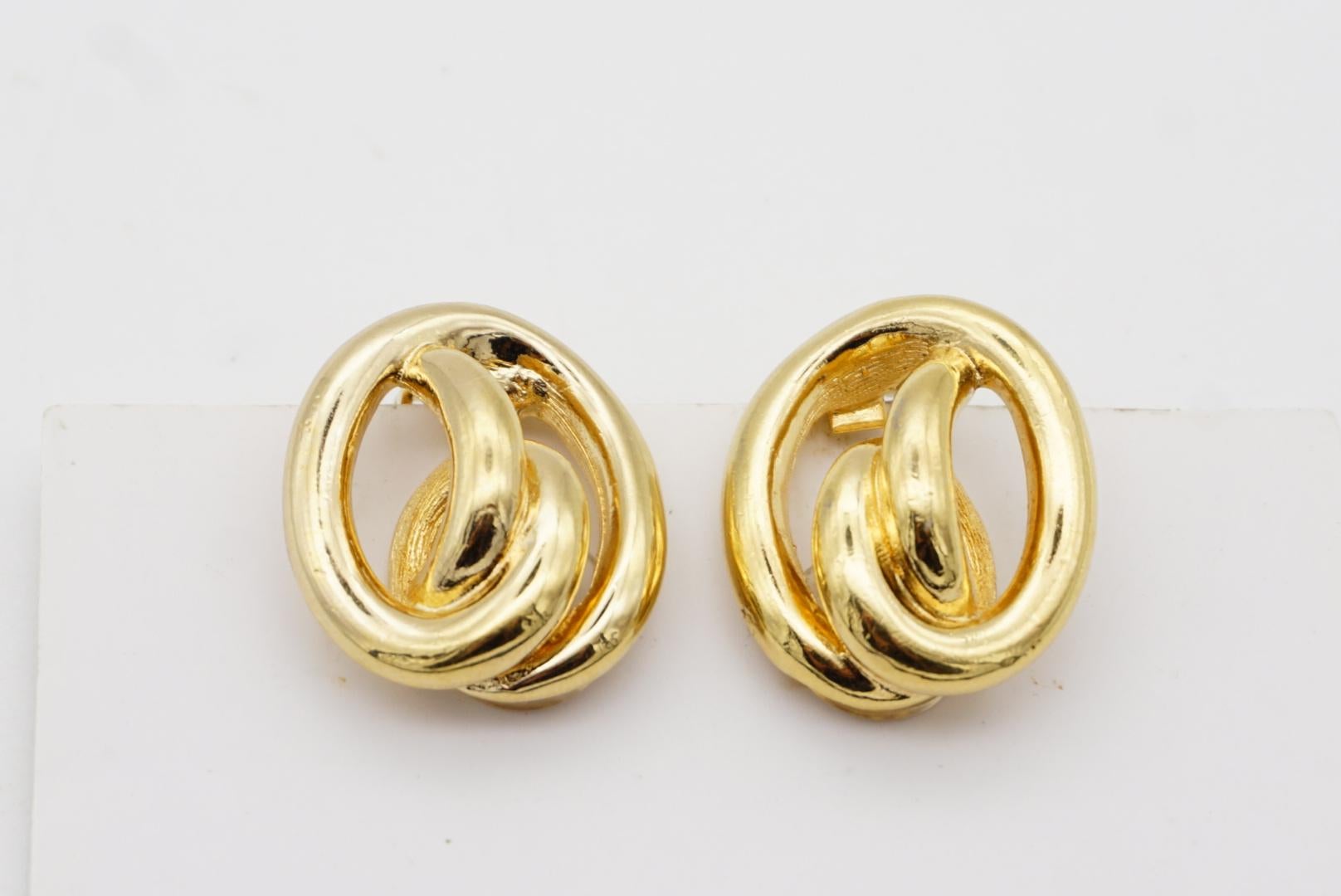 Christian Dior Vintage 1980s Double Knot Rope Interlock Openwork Clip Earrings For Sale 3