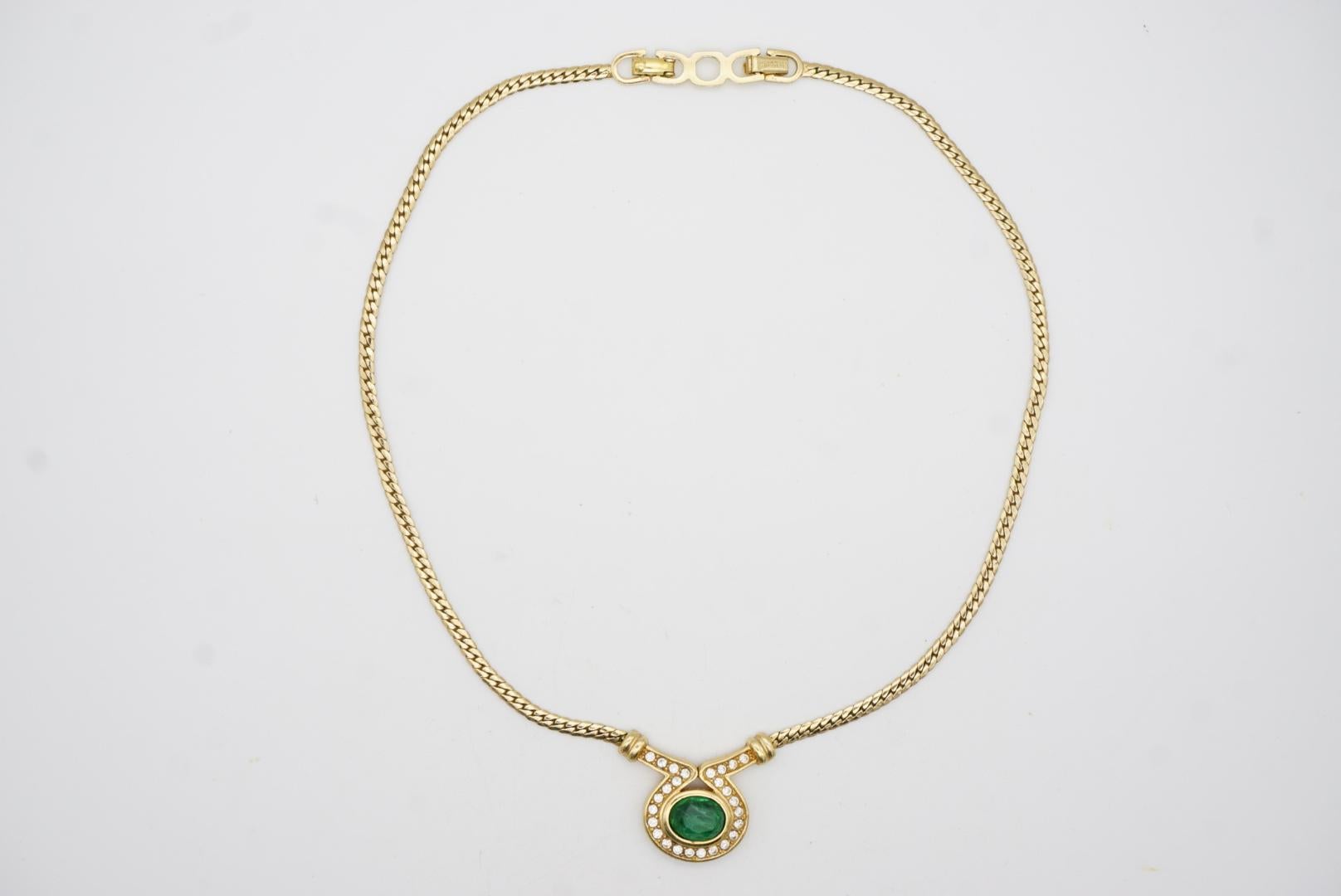 Christian Dior Vintage 1980s Emerald Green Gripoix Oval Pendant Crystal Necklace For Sale 4
