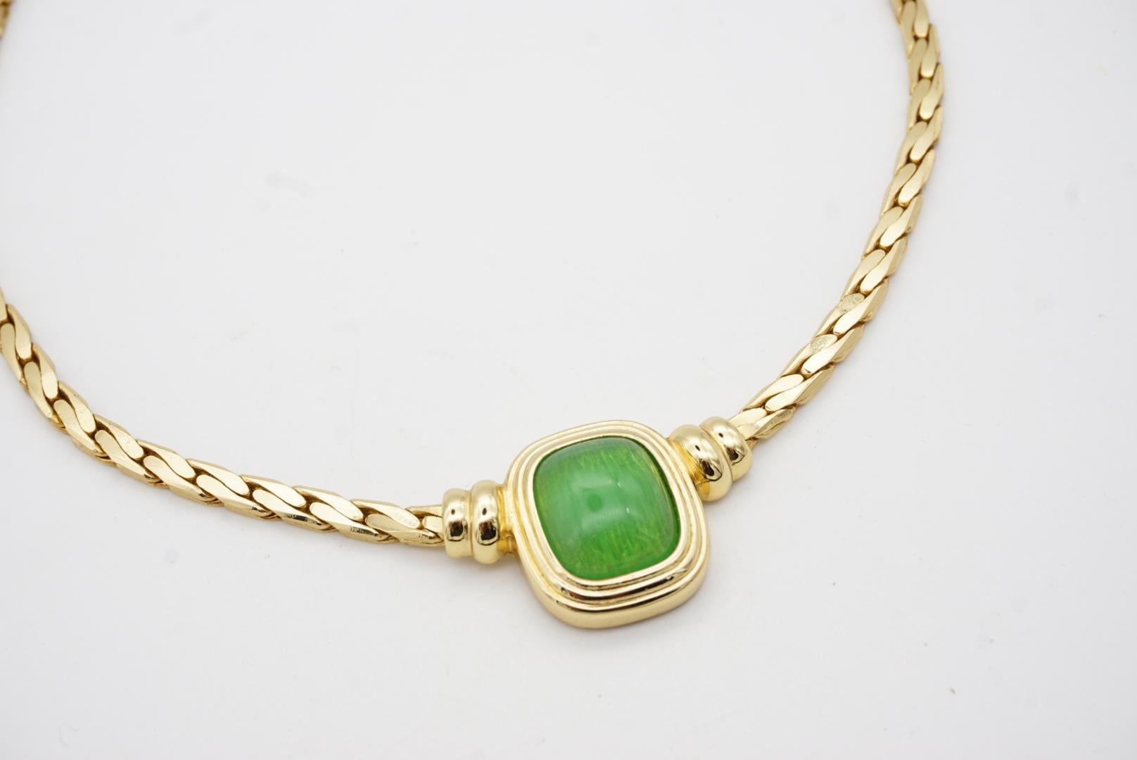 Christian Dior, collier pendentif vintage rectangulaire cabochon vert émeraude des années 1980 en vente 5