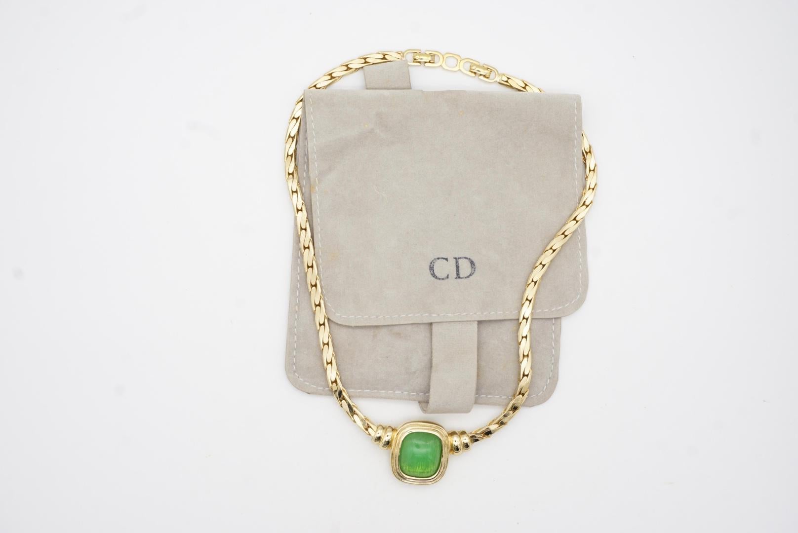 Christian Dior Vintage 1980s Emerald Green Rectangle Cabochon Pendant Necklace For Sale 1