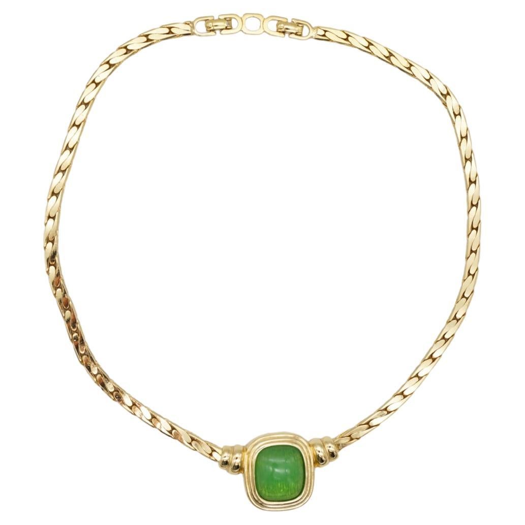 Christian Dior, collier pendentif vintage rectangulaire cabochon vert émeraude des années 1980 en vente