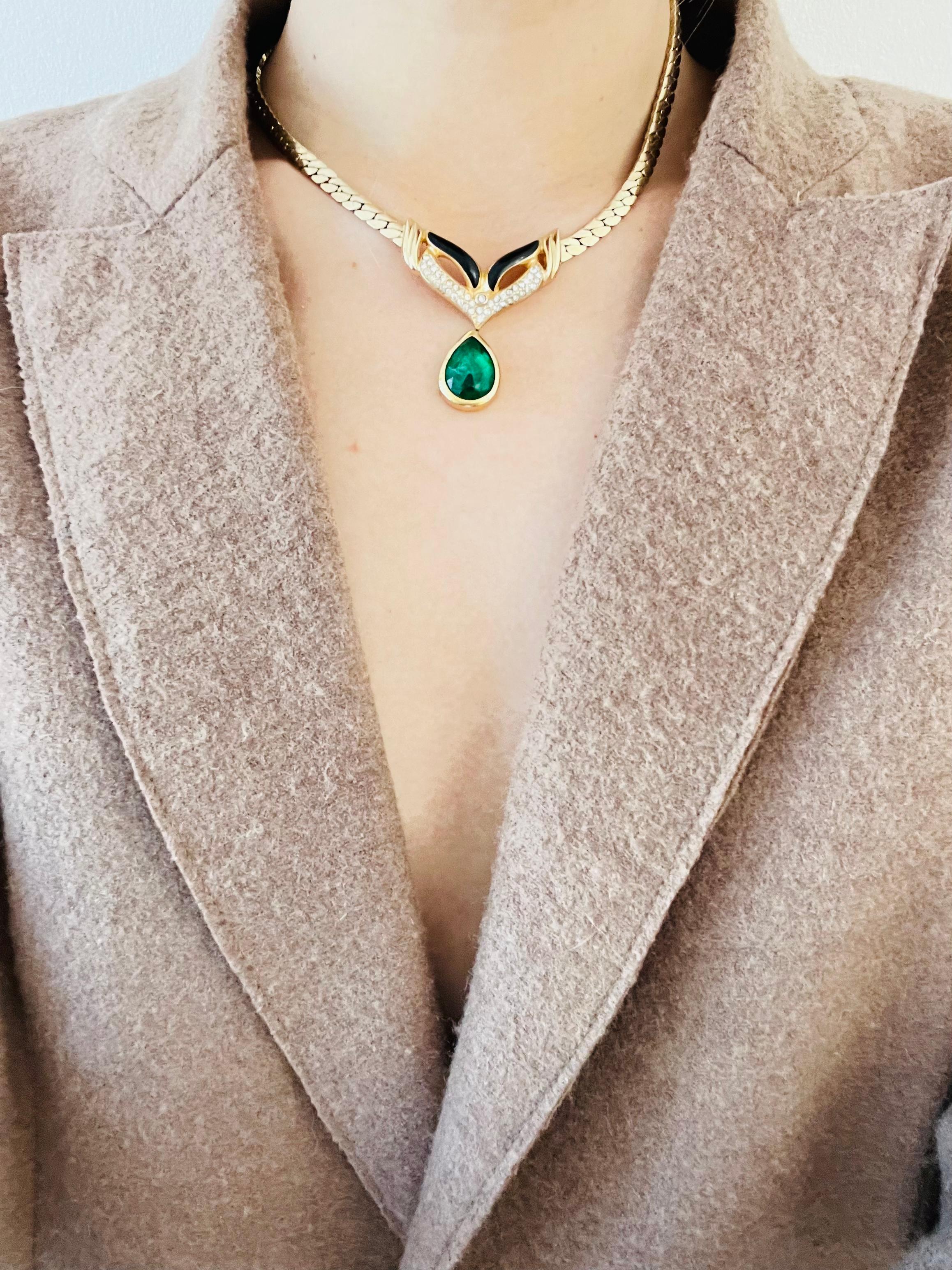 Christian Dior Vintage 1980s Emerald Water Drop Gripoix Pendant Black Necklace In Good Condition In Wokingham, England