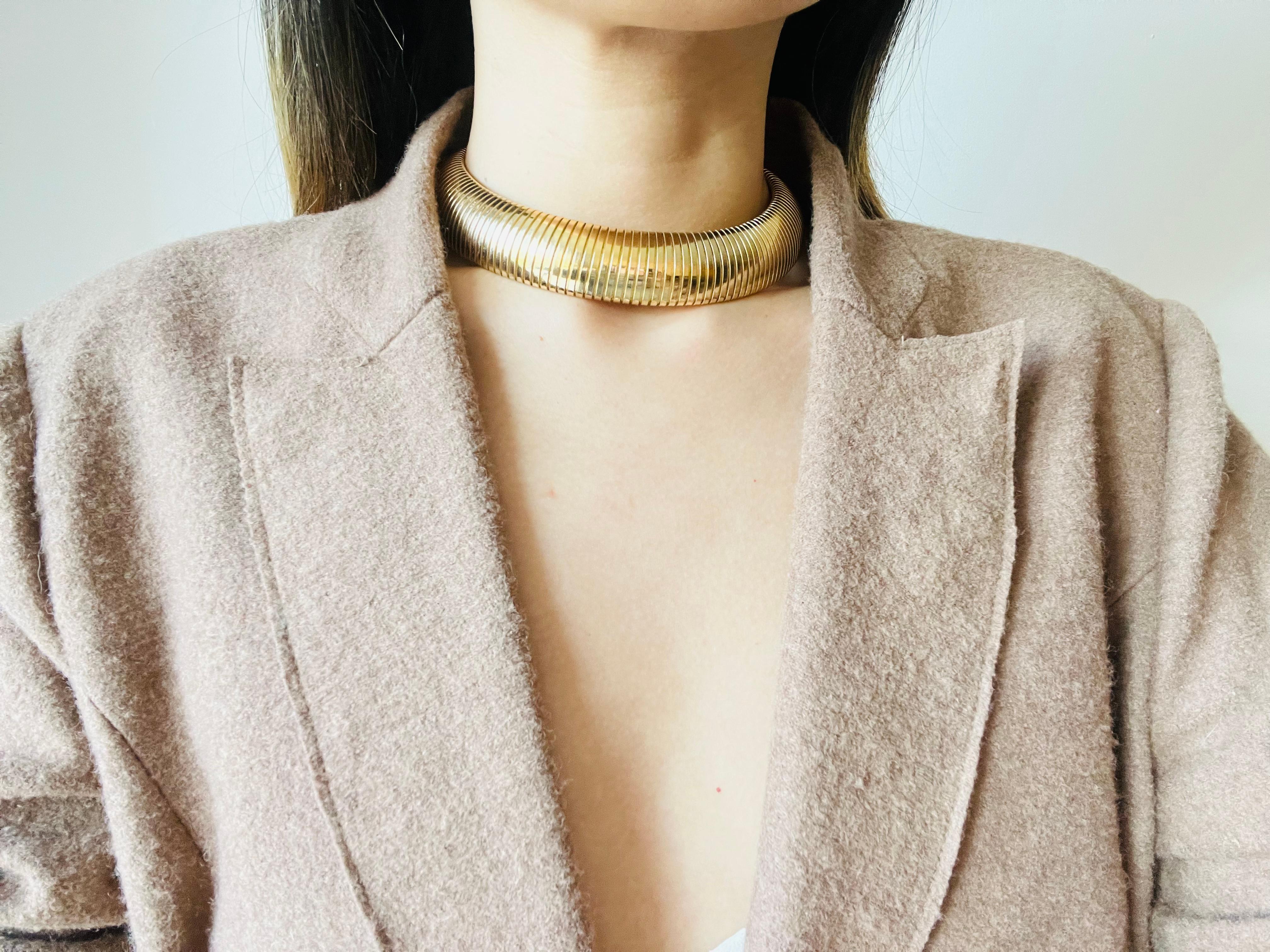 Women's or Men's Christian Dior Vintage 1980s Extra Wide Ribbed Omega Snake Choker Gold Necklace For Sale