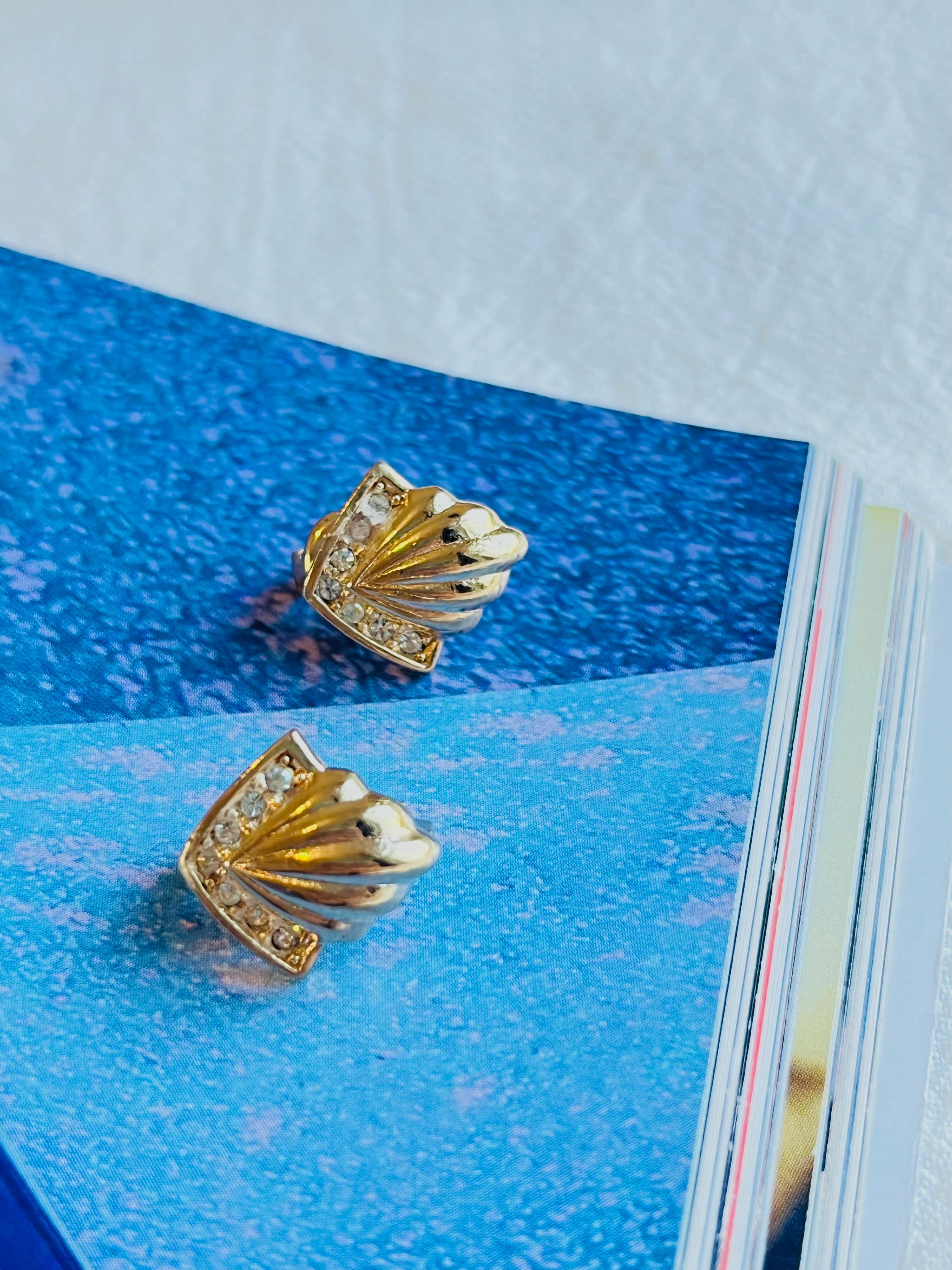 Christian Dior Vintage 1980s Fan Shell Crystals Triangle Elegant Clip Earrings In Good Condition In Wokingham, England