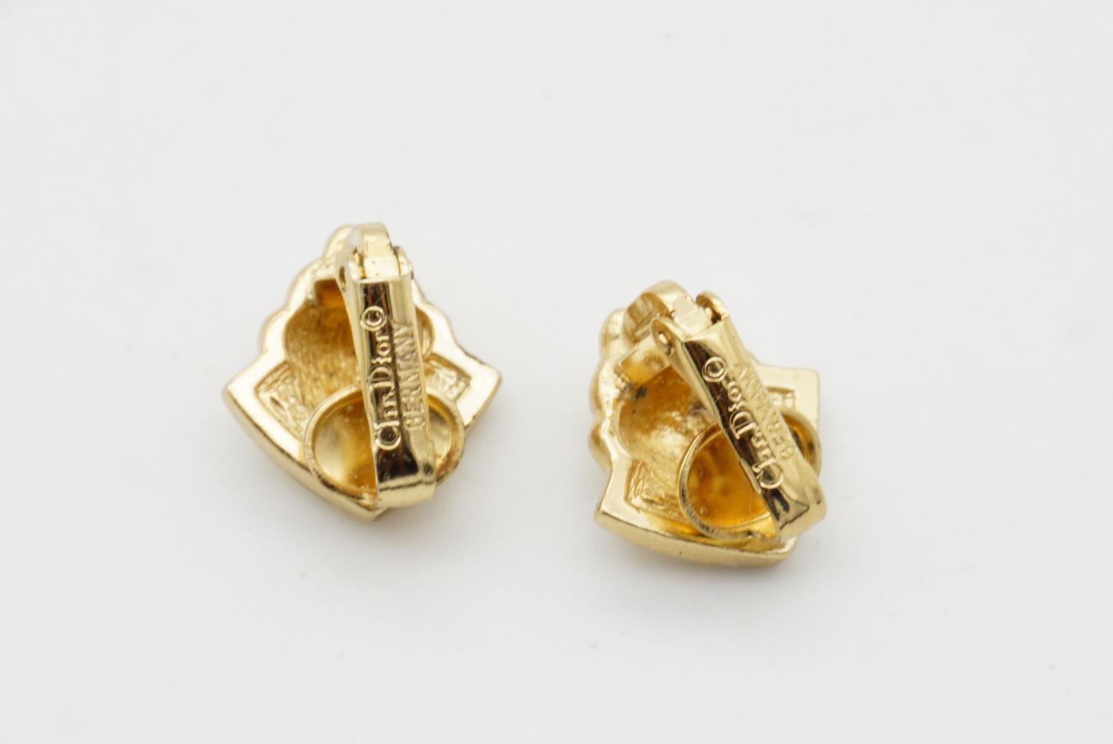 Christian Dior Vintage 1980s Fan Shell Crystals Triangle Gold Clip On Earrings  For Sale 6