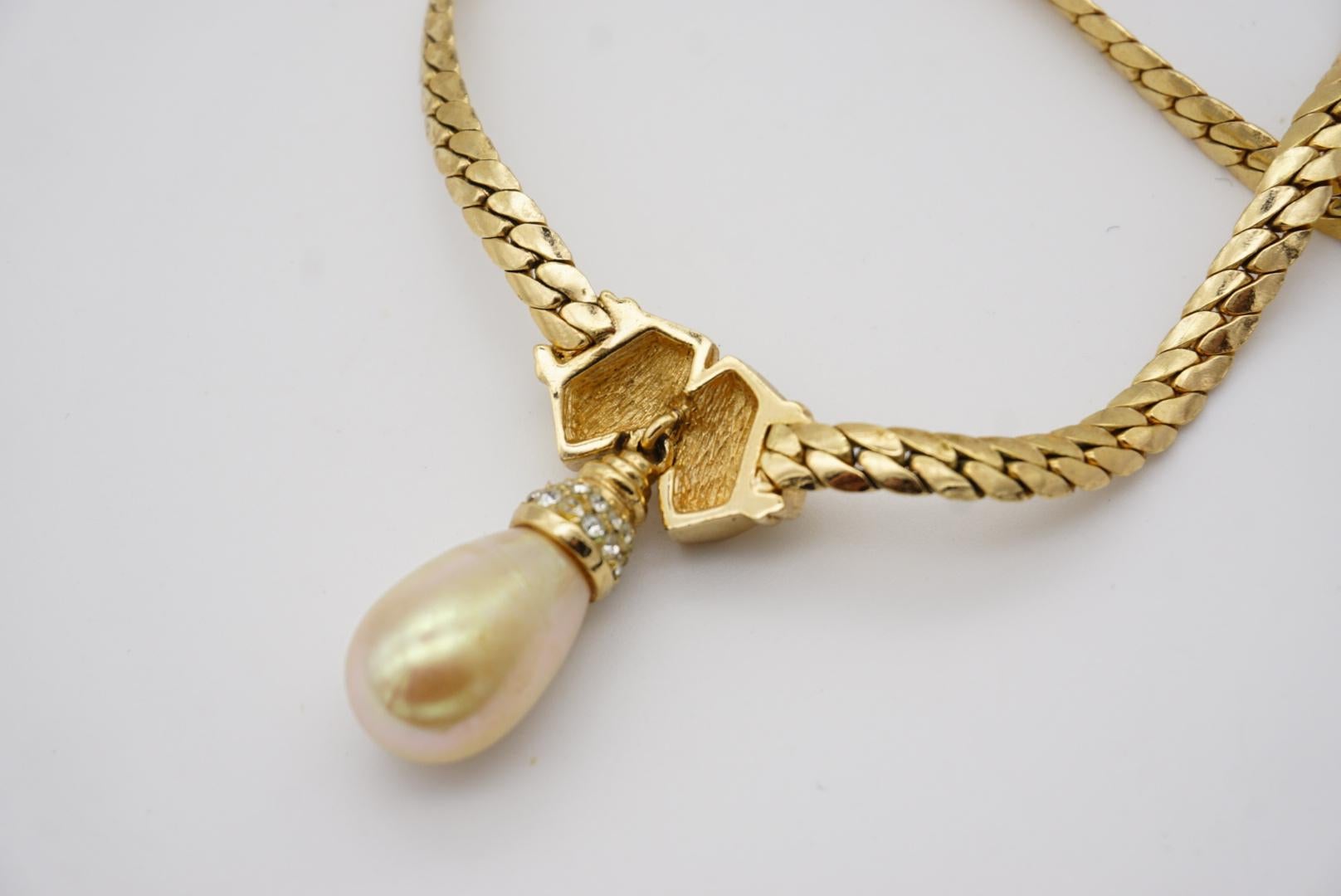 Christian Dior Vintage 1980s Faux Crystals Pearl Teardrop Gold Pendant Necklace For Sale 2