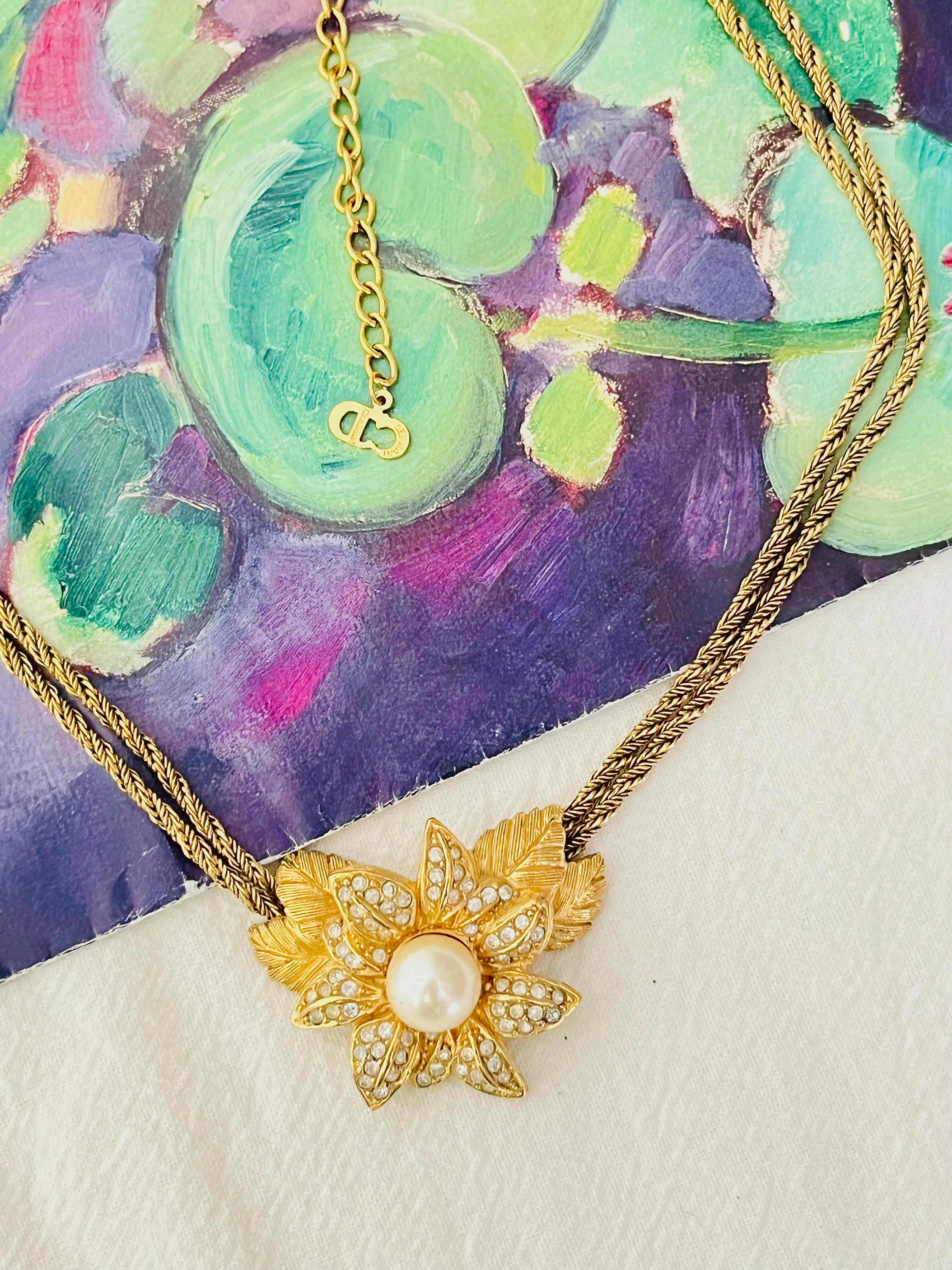 Women's or Men's Christian Dior Vintage 1980s Floral Leaf Pearl Crystals Pendant Strand Necklace For Sale
