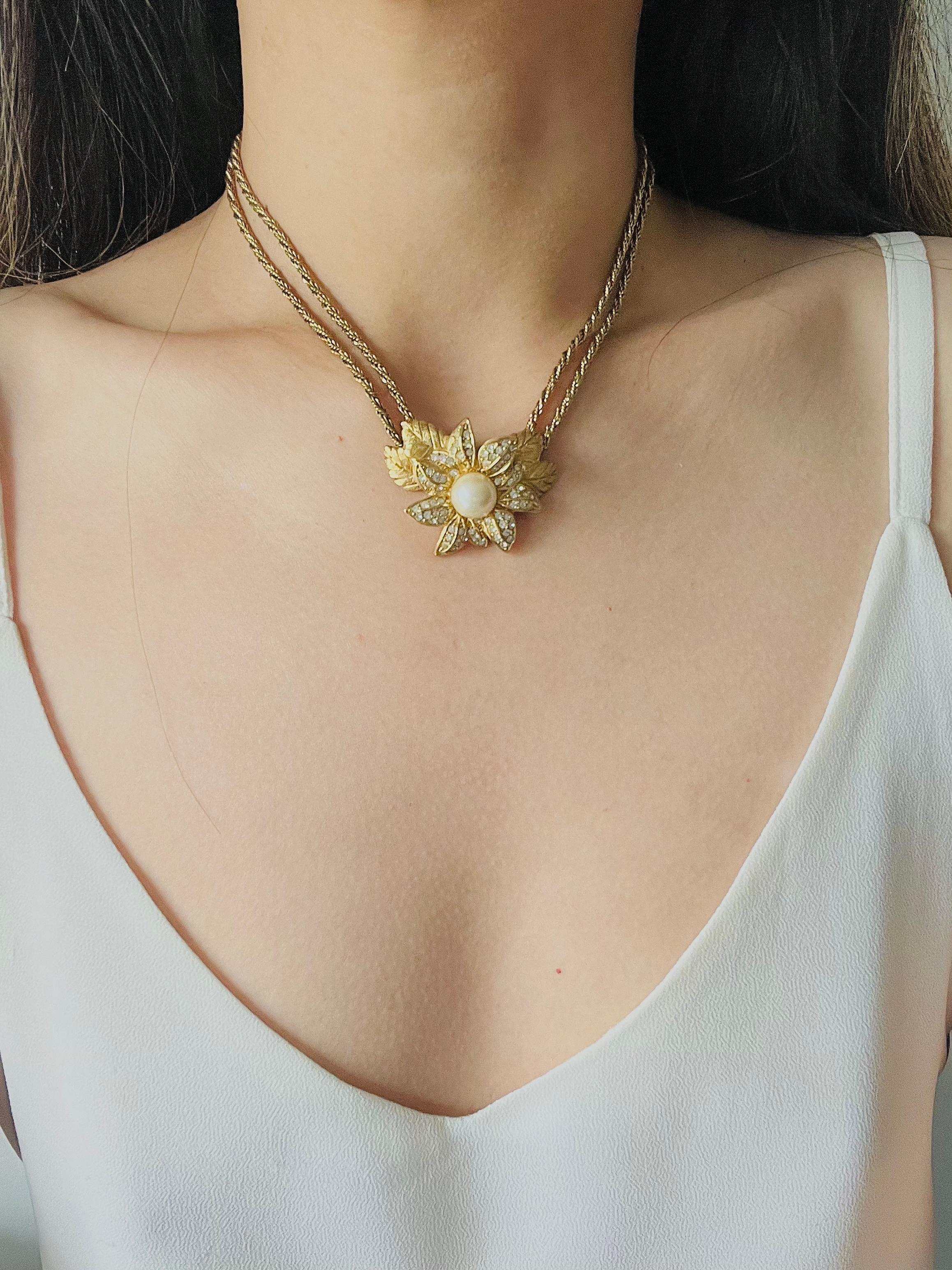 Christian Dior Vintage 1980s Floral Leaf Pearl Crystals Pendant Strand Necklace For Sale 1
