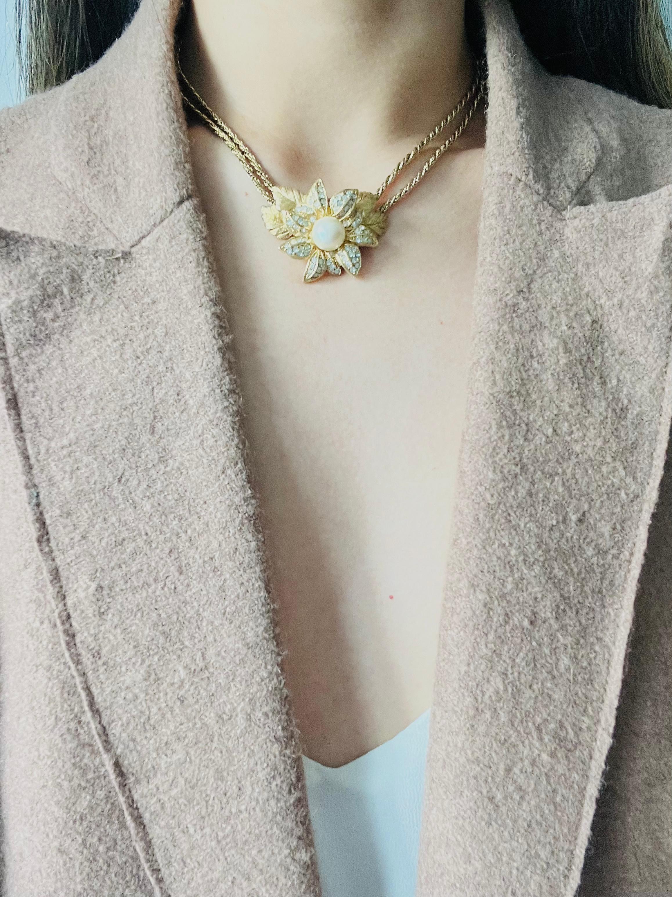 Christian Dior Vintage 1980s Floral Leaf Pearl Crystals Pendant Strand Necklace For Sale 2