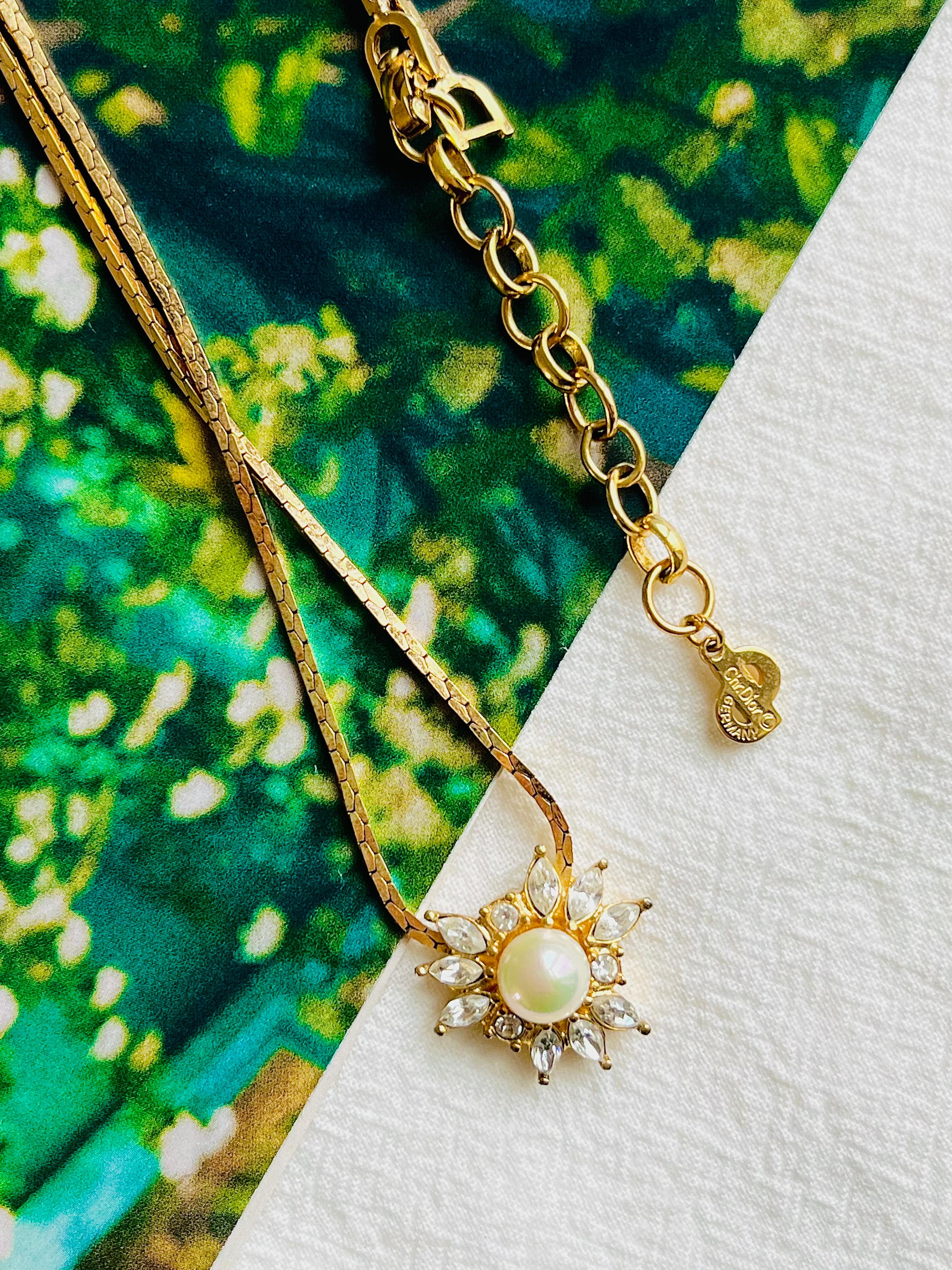 Art Deco Christian Dior Vintage 1980s Flower Sunburst Crystal White Round Pearl Necklace