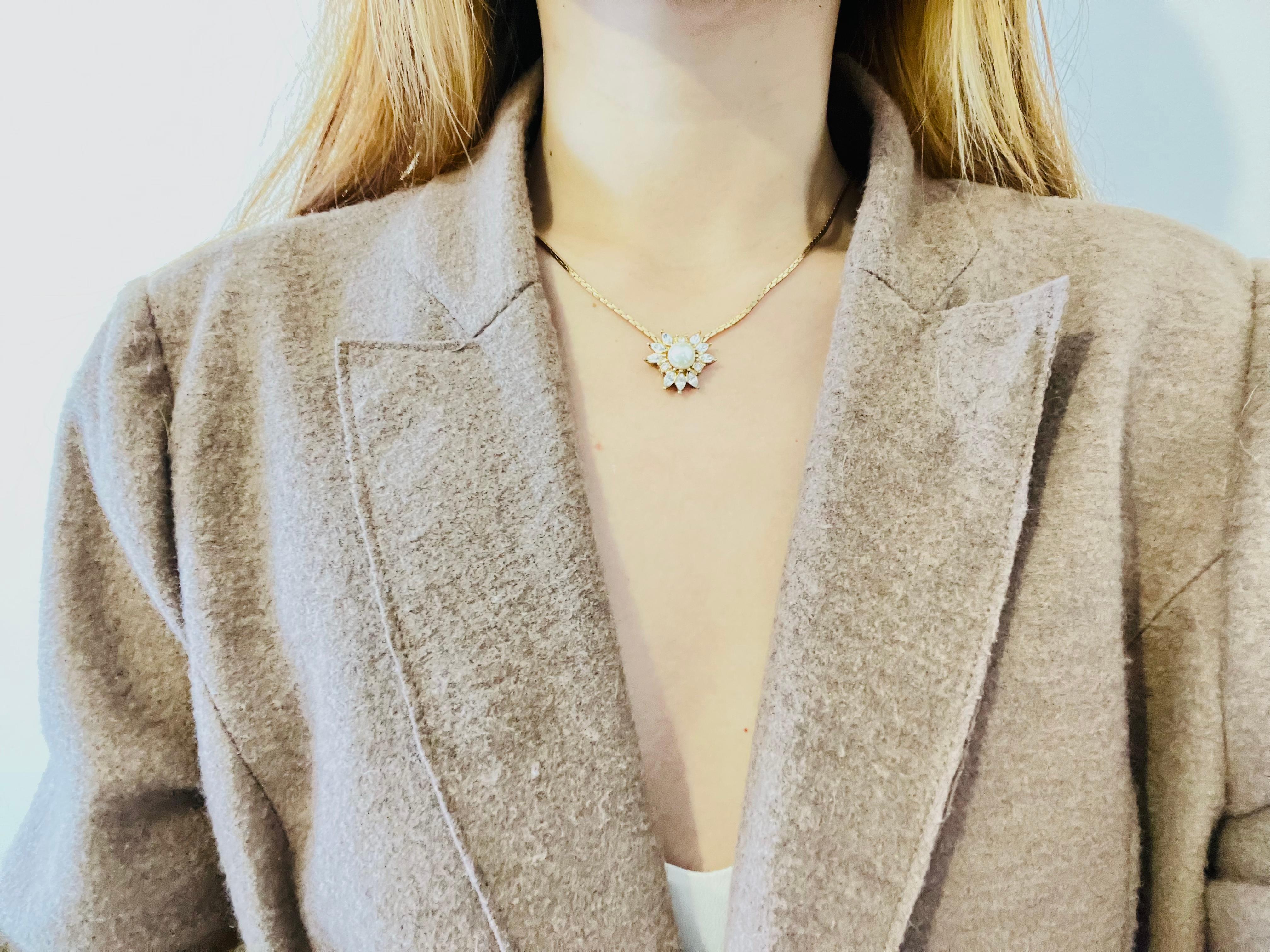Women's or Men's Christian Dior Vintage 1980s Flower Sunburst Crystal White Round Pearl Necklace