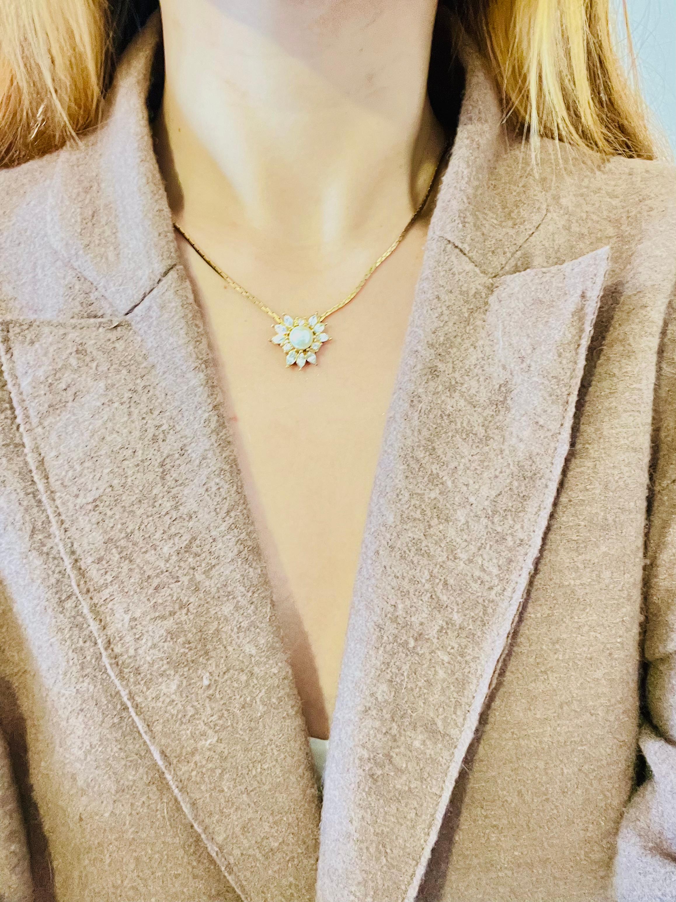 Christian Dior Vintage 1980s Flower Sunburst Crystal White Round Pearl Necklace For Sale 1