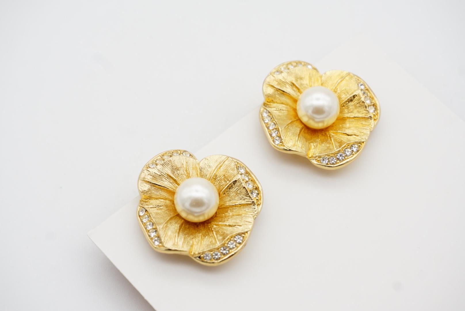 Christian Dior Vintage 1980s Flower White Pearl Crystals Gold Clip On Earrings For Sale 2