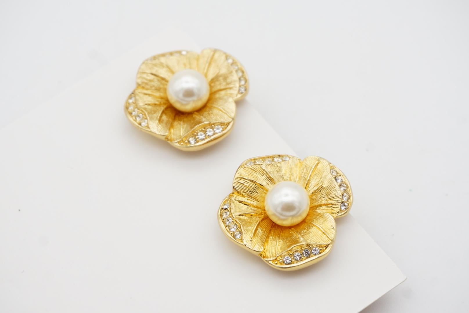 Women's Christian Dior Vintage 1980s Flower White Pearl Crystals Gold Clip On Earrings For Sale