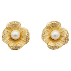 Christian Dior Vintage 1980er Jahre Ohrclips mit weißen Perlen und Kristallen in Gold