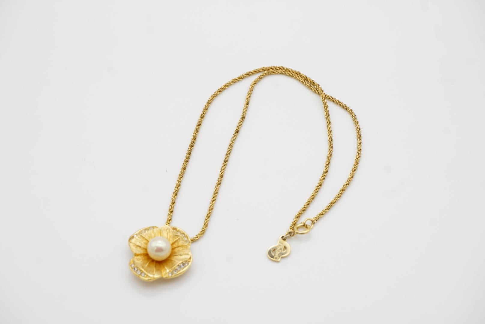 Christian Dior Vintage 1980s Flower White Pearl Crystals Pendant Gold Necklace For Sale 5