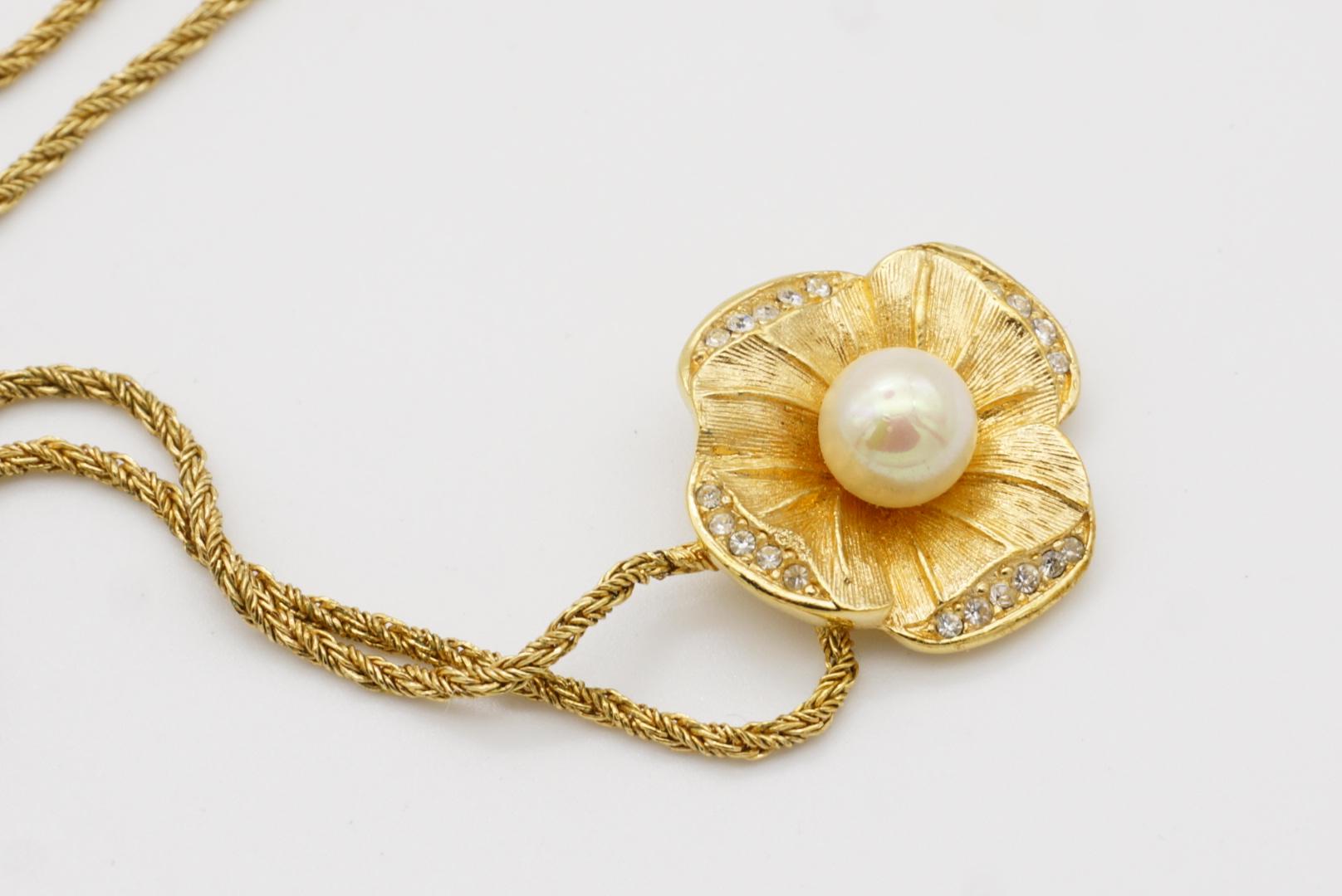 Christian Dior Vintage 1980s Flower White Pearl Crystals Pendant Gold Necklace For Sale 6
