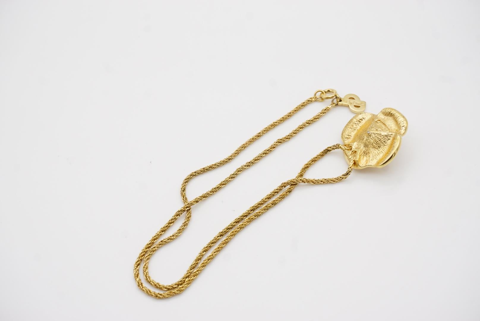 Christian Dior Vintage 1980s Flower White Pearl Crystals Pendant Gold Necklace For Sale 9