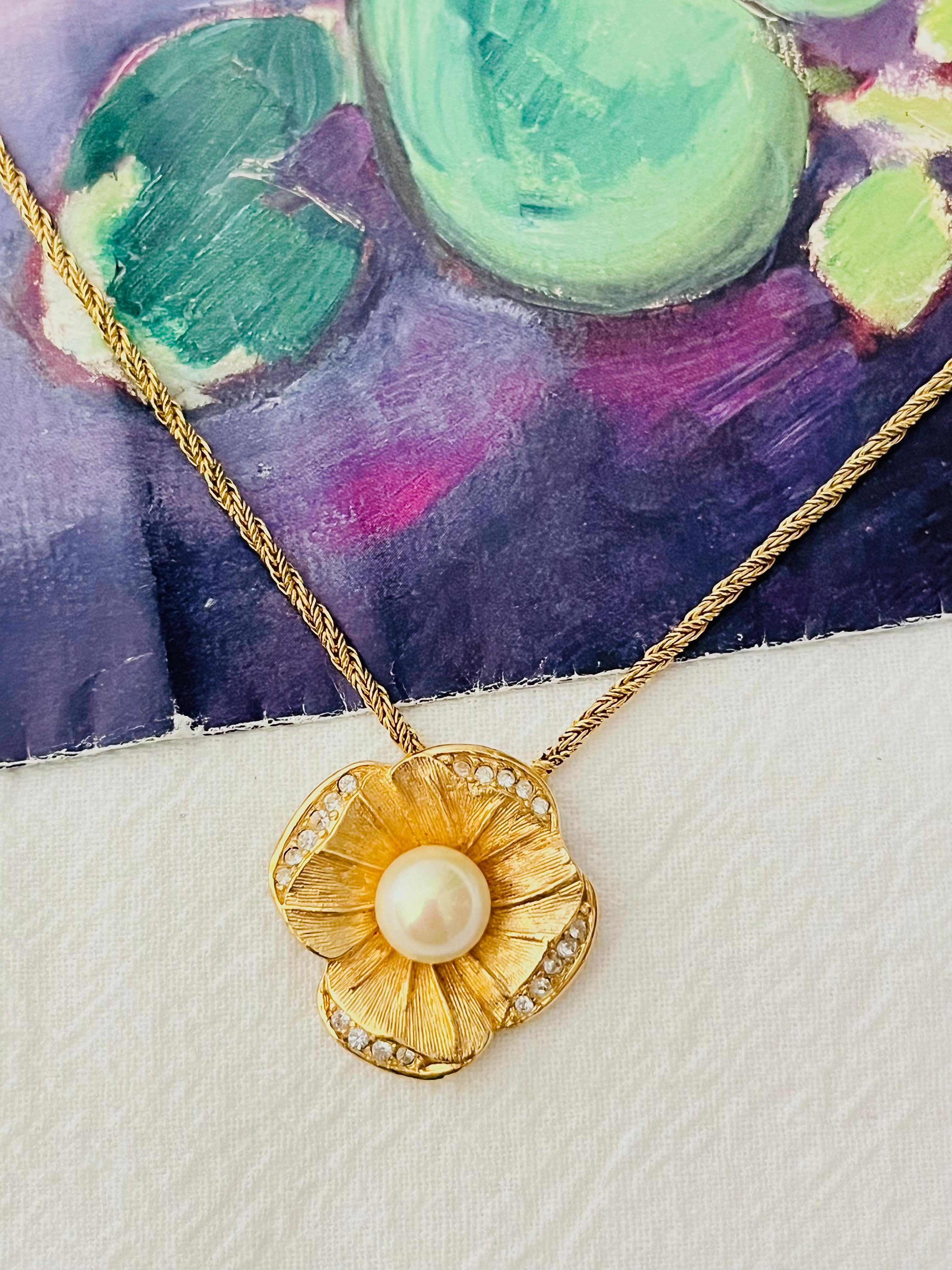 Art Deco Christian Dior Vintage 1980s Flower White Pearl Crystals Pendant Gold Necklace For Sale