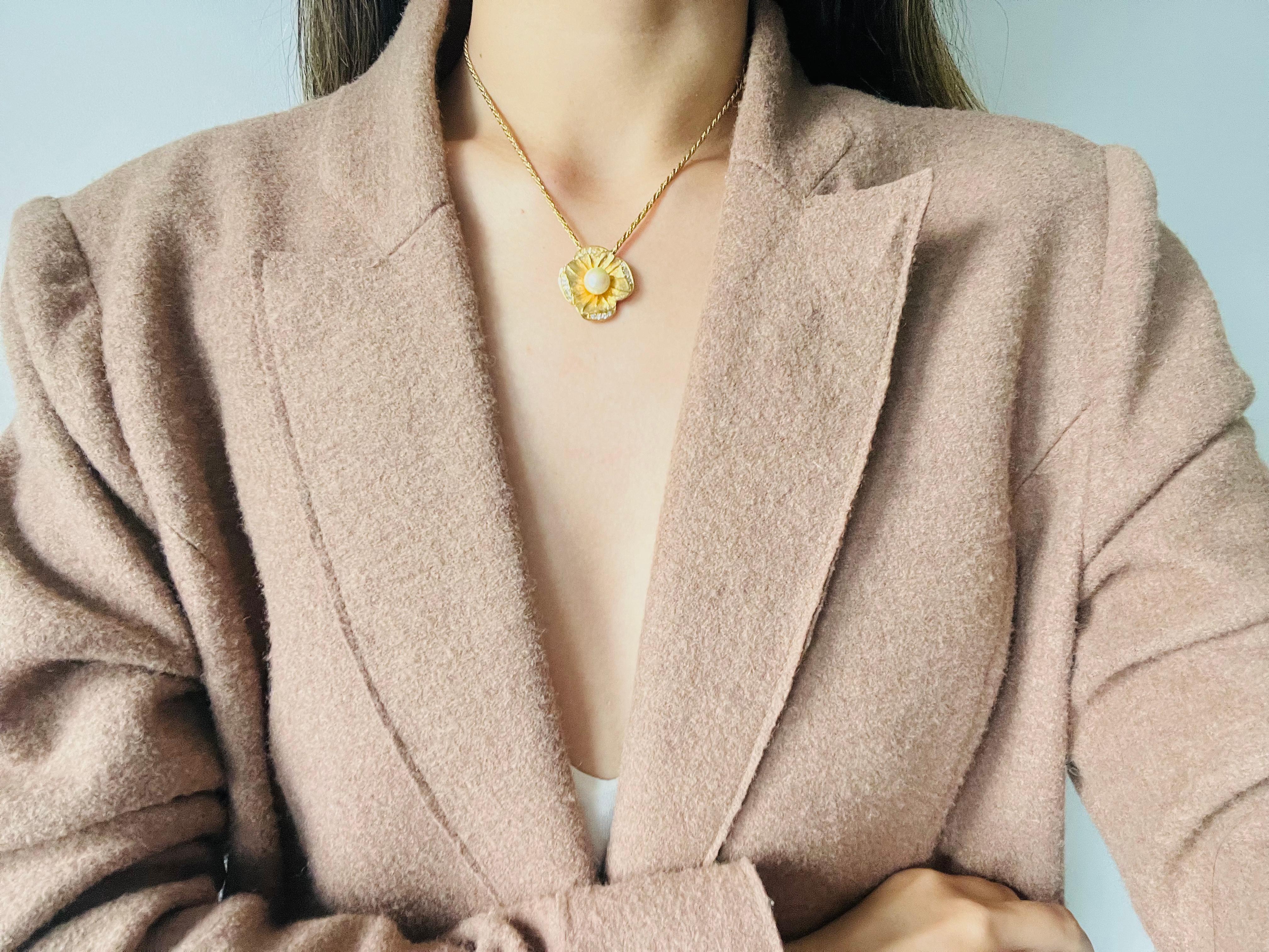 Christian Dior Vintage 1980s Flower White Pearl Crystals Pendant Gold Necklace For Sale 2