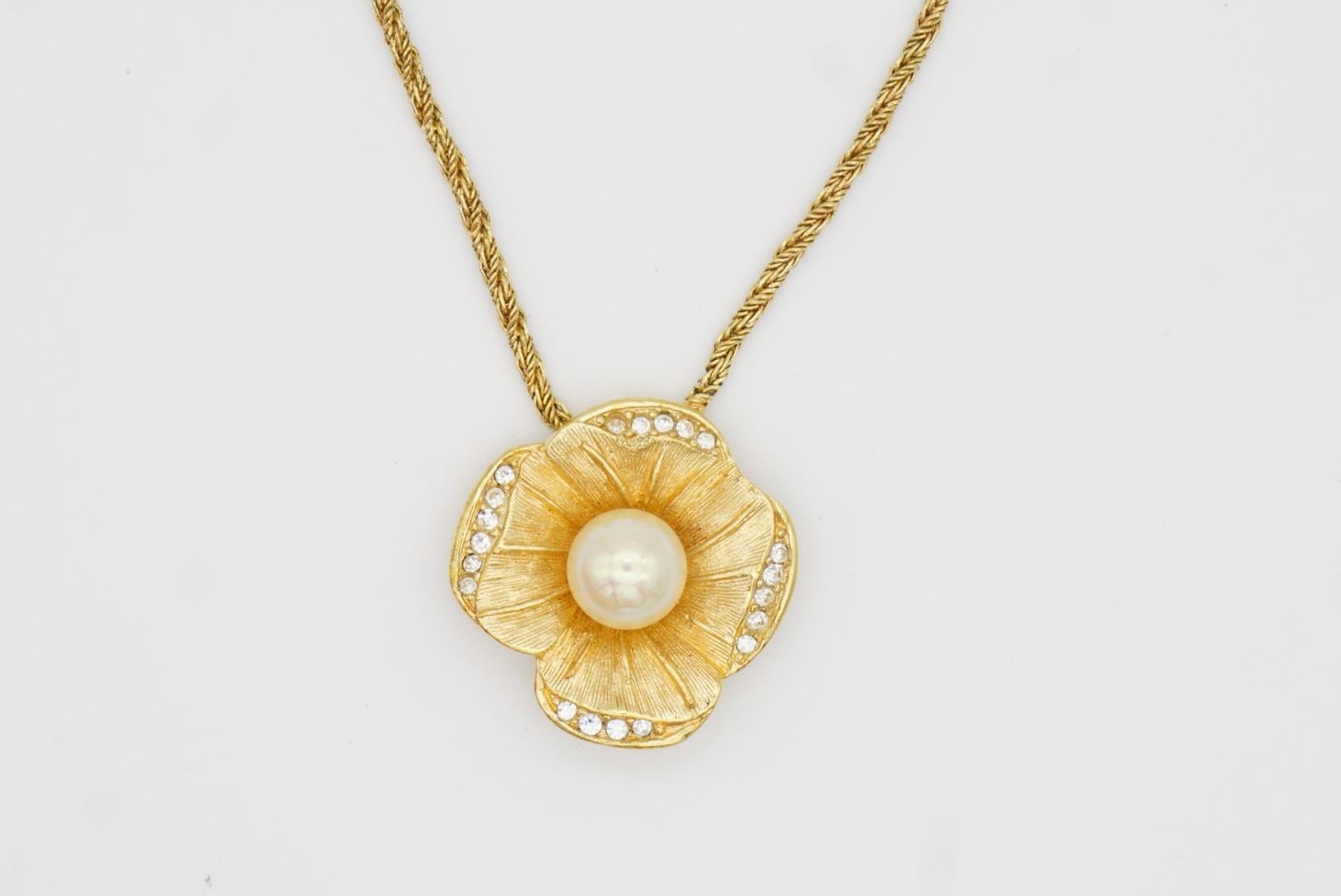 Christian Dior Vintage 1980s Flower White Pearl Crystals Pendant Gold Necklace For Sale 4