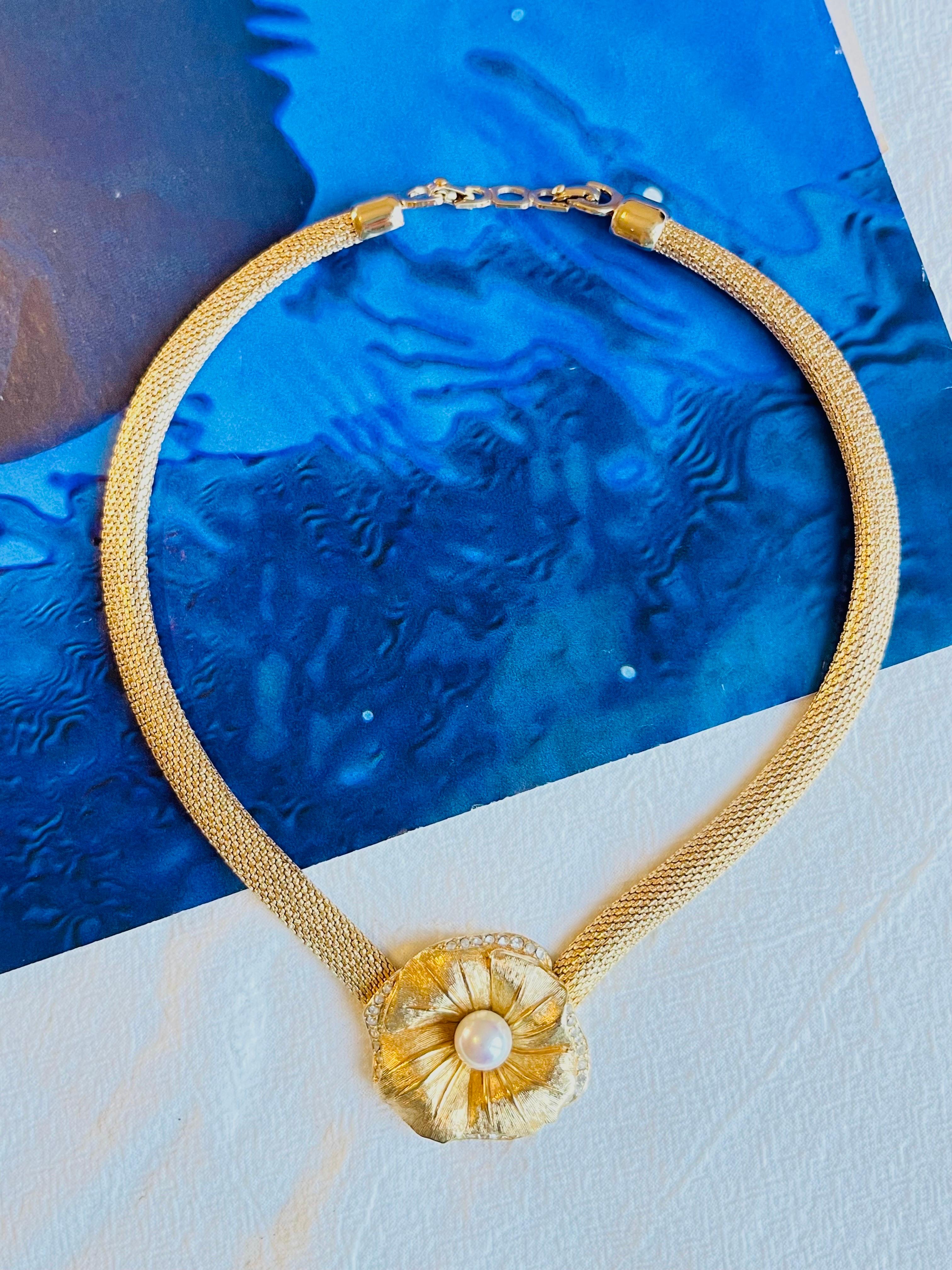 Christian Dior Vintage 1980er Jahre Blume Weiß Perlen Kristalle Anhänger Mesh Halskette (Art déco) im Angebot